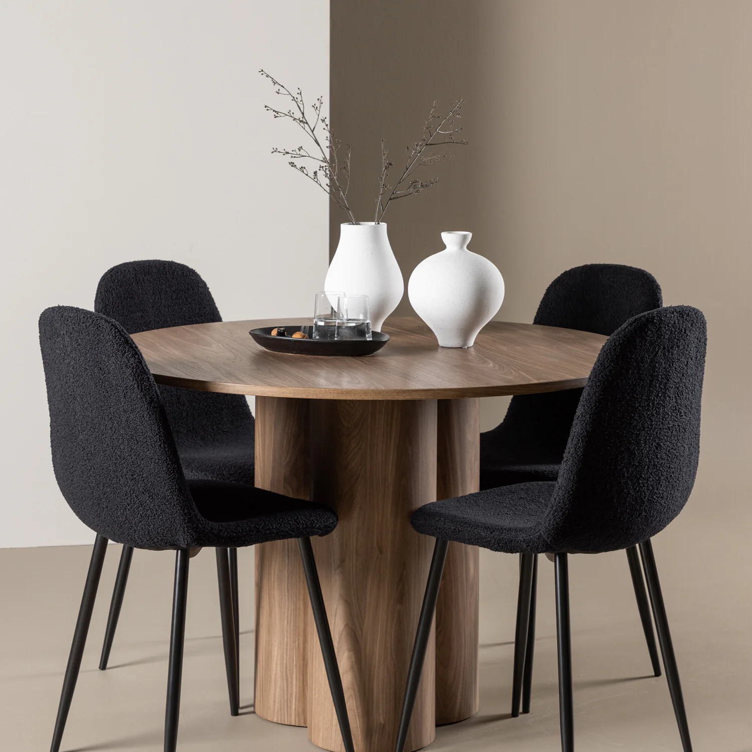 Matgrupp Venture Home Olivia Ø110 med 4 st Polar Stolar Teddy