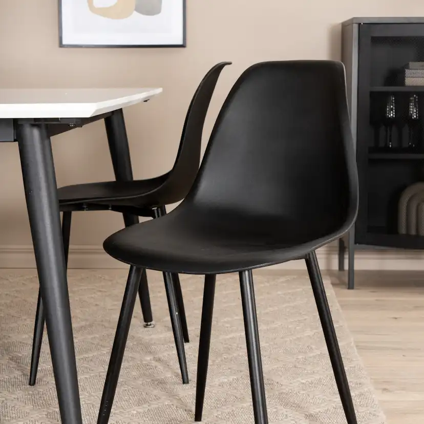 Matgrupp Venture Home Jolie med 4 Pobbie Stolar Järn