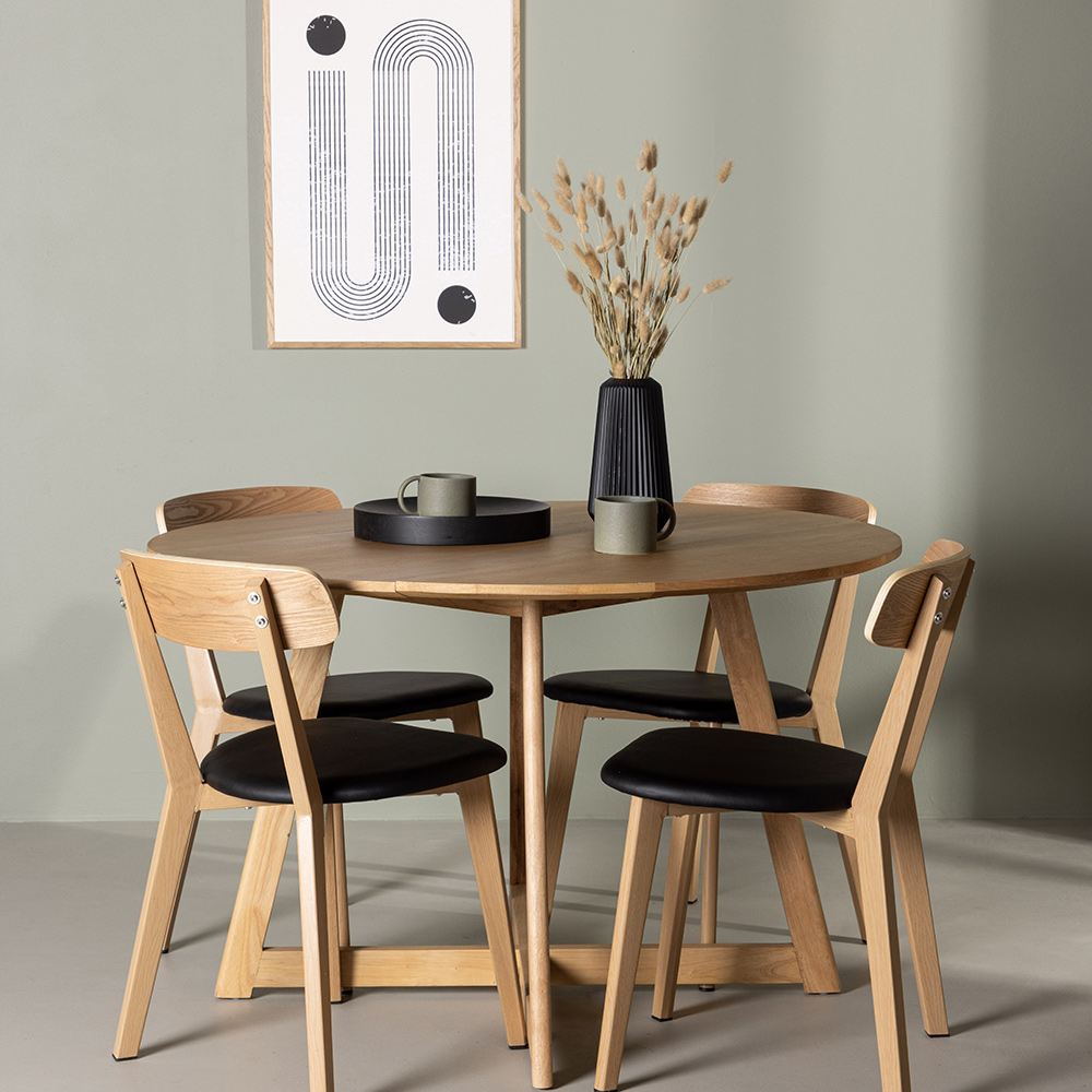 Matgrupp Venture Home Yakidon Ø120 cm med 4 st Sanjos stolar