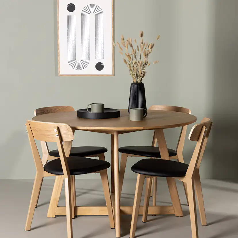 Matgrupp Venture Home Yakidon Ø120 cm med 4 st Sanjos stolar