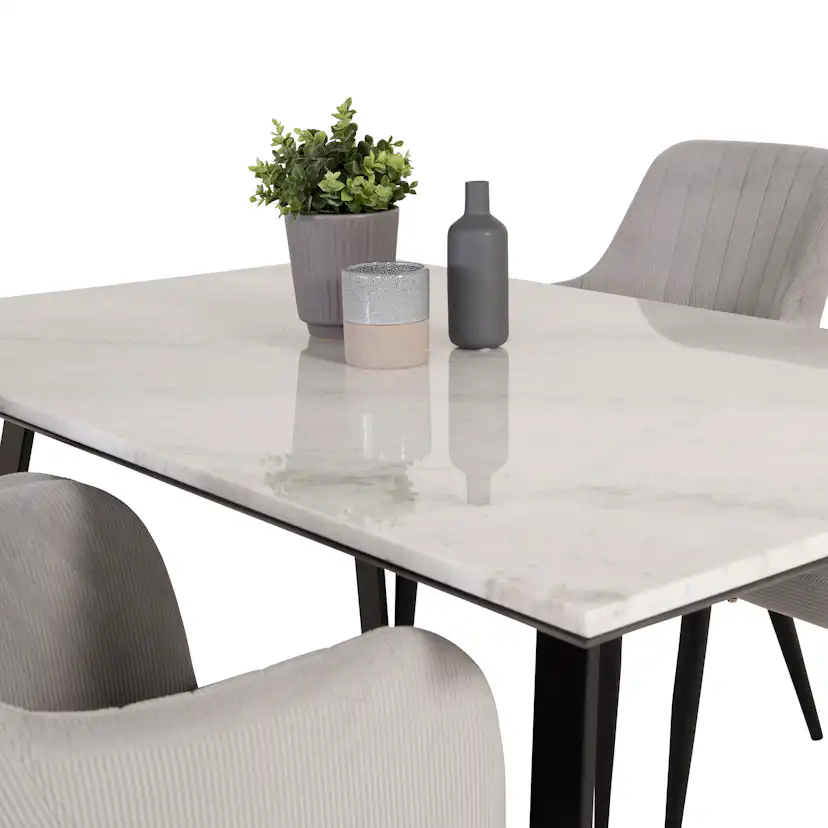 Matgrupp Venture Home Estelle 140 med 4 Corina Stolar ManchEstelle