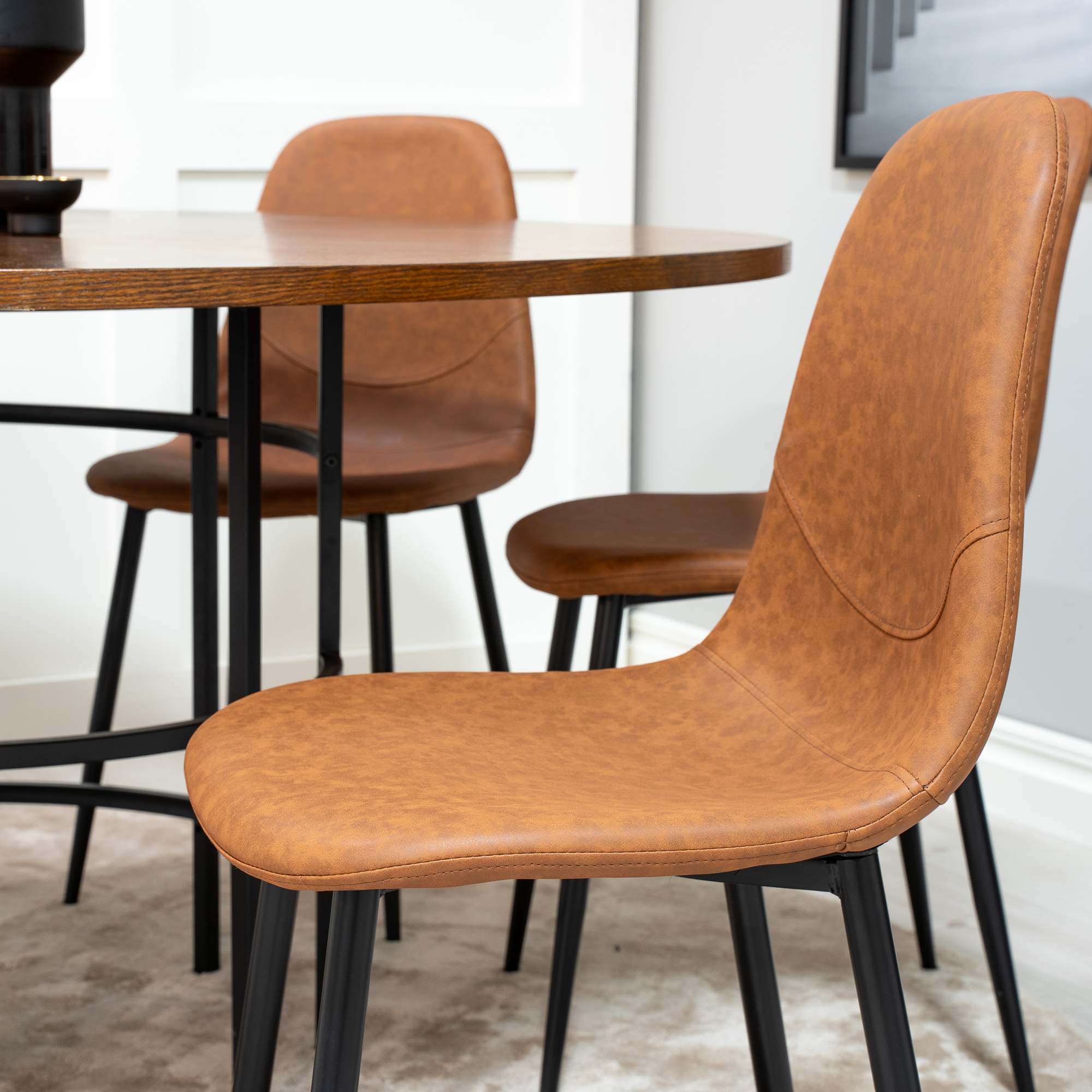Copenhagen - Dining Table round - Brown / Black+Polar Matsto Brun