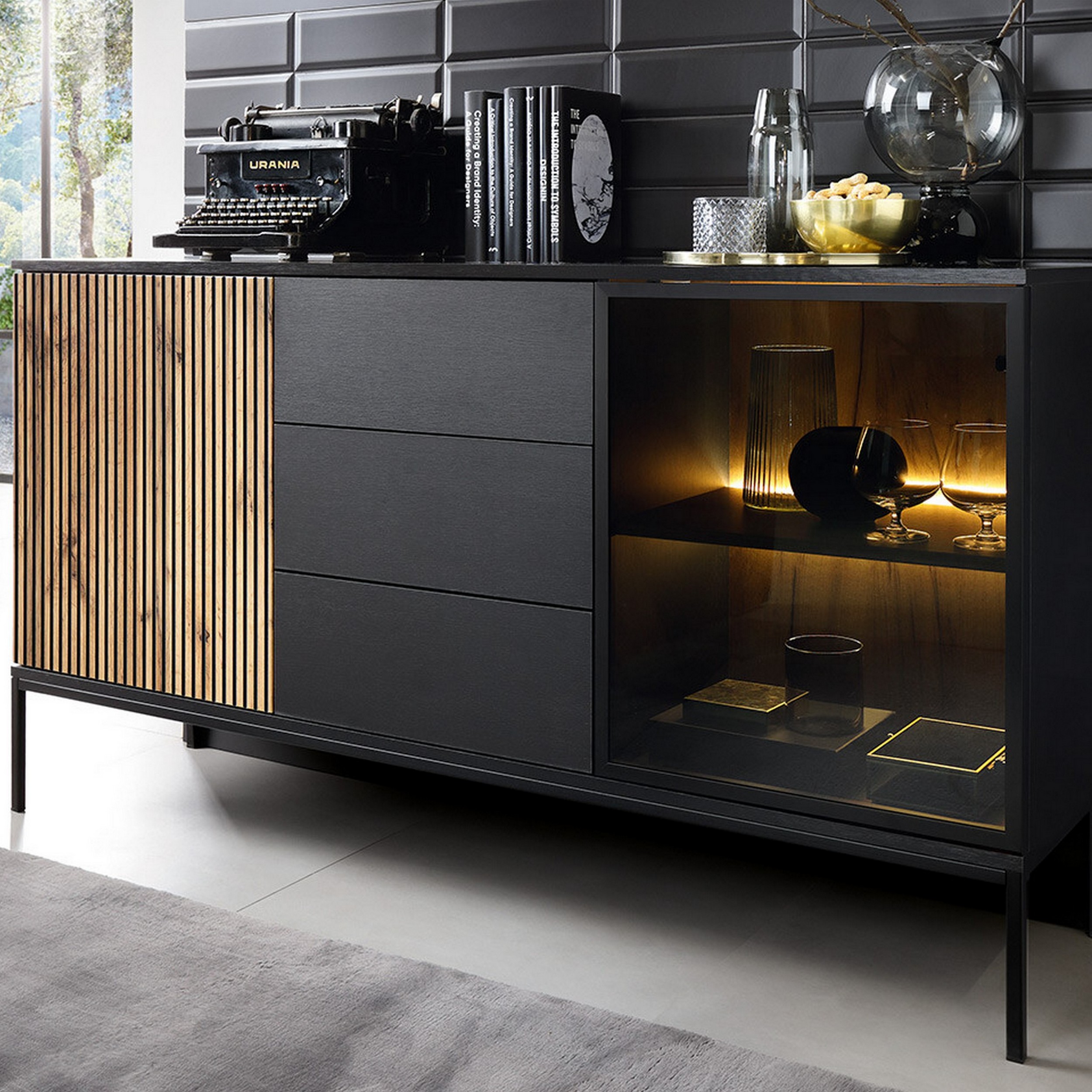 Vitrinskåp Scandinavian Choice Klinkerville med Belysning 154x83x39 cm