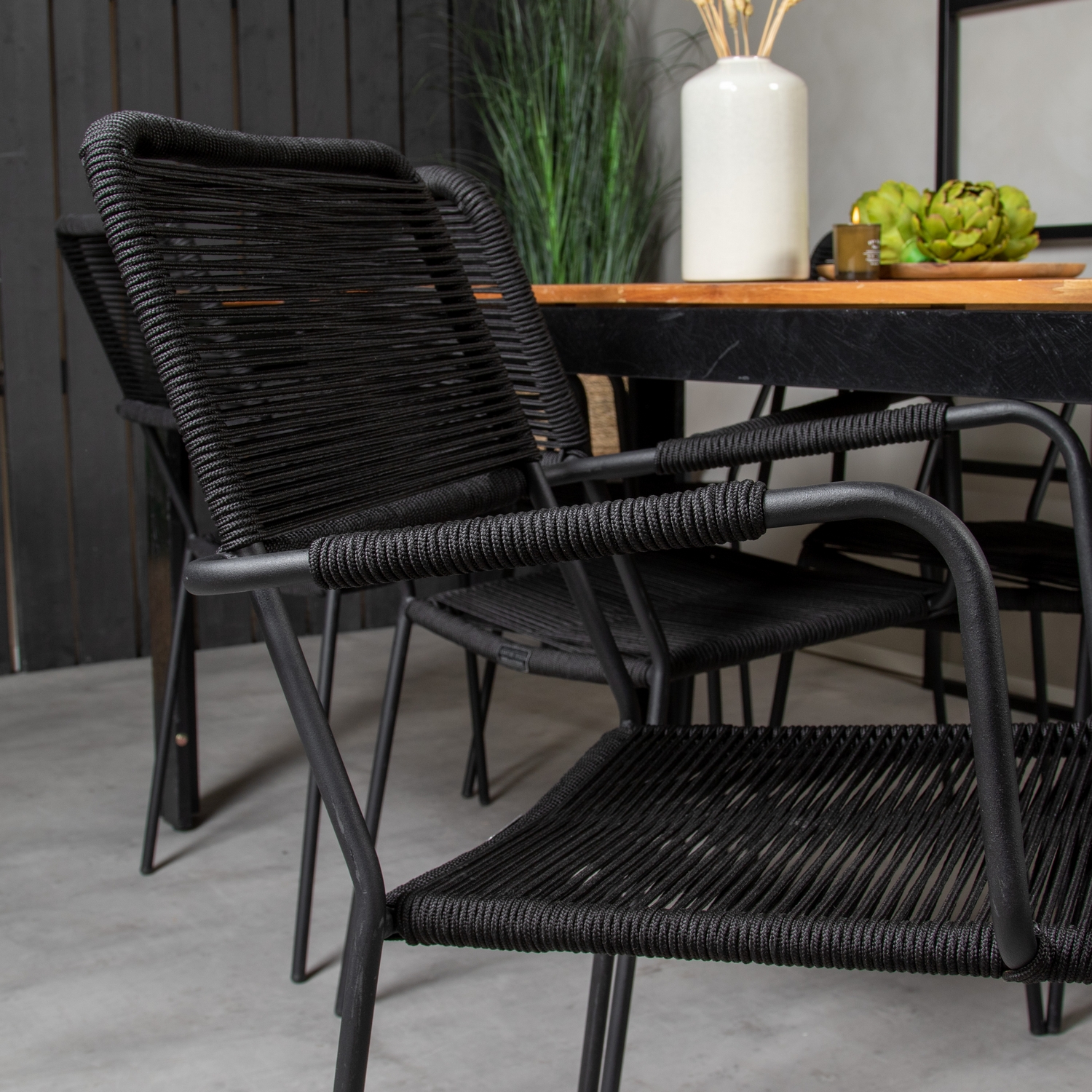 Bois Dining table 200*100cm  - Black Legs / Acacia +Lindos A Trä/Svart
