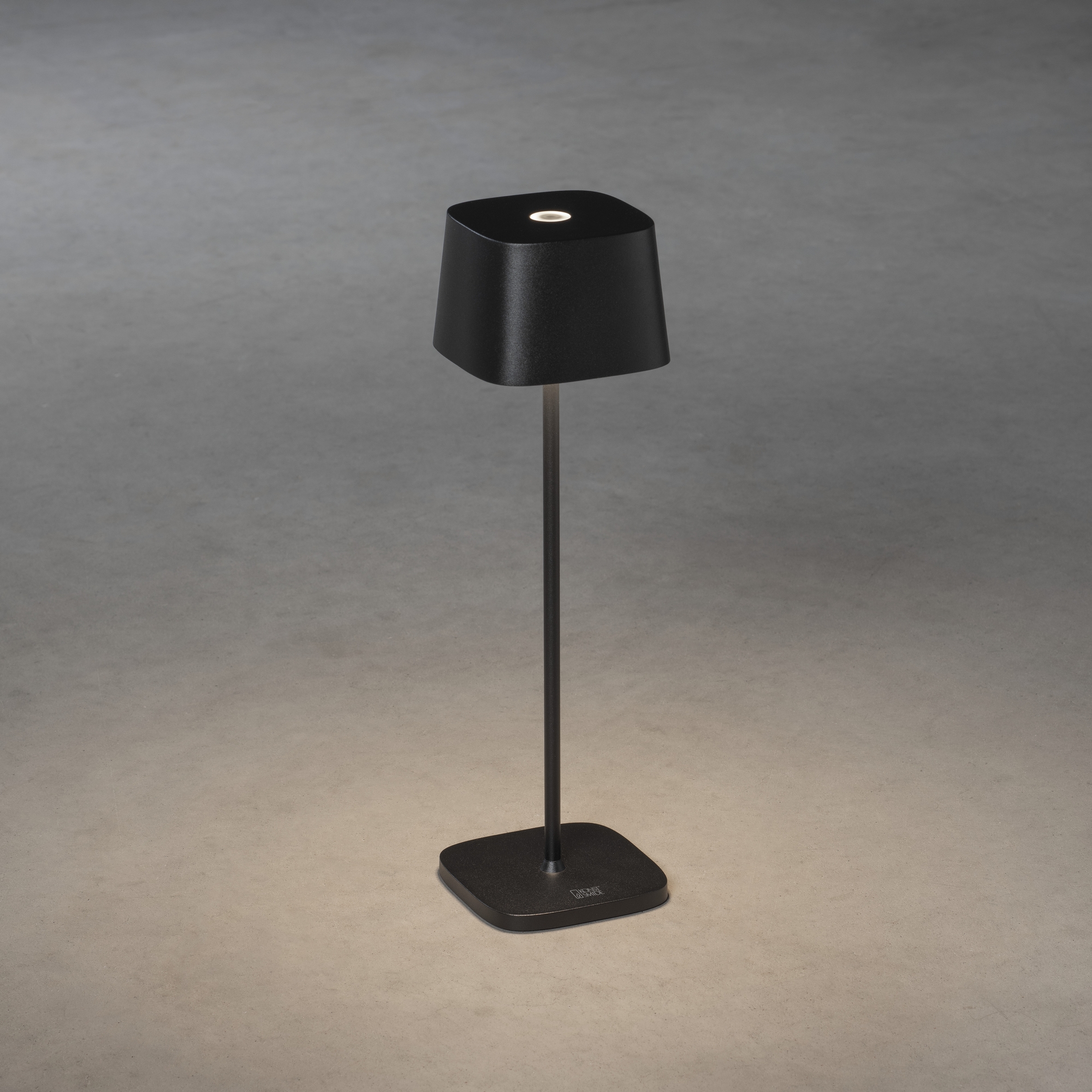Capri bordslampa svart USB Svart