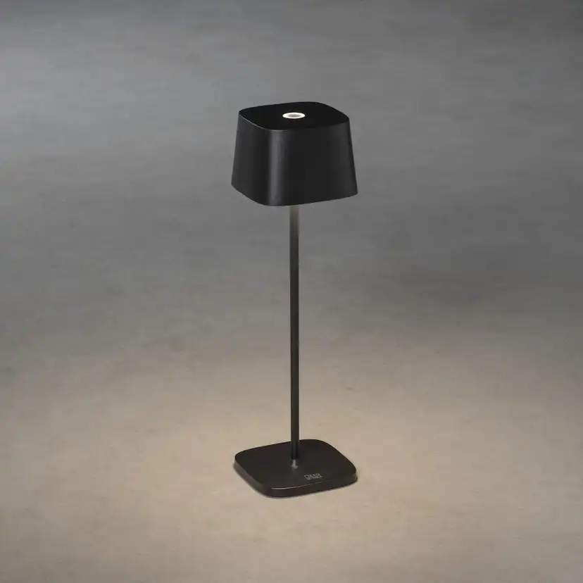 Capri bordslampa svart USB Svart