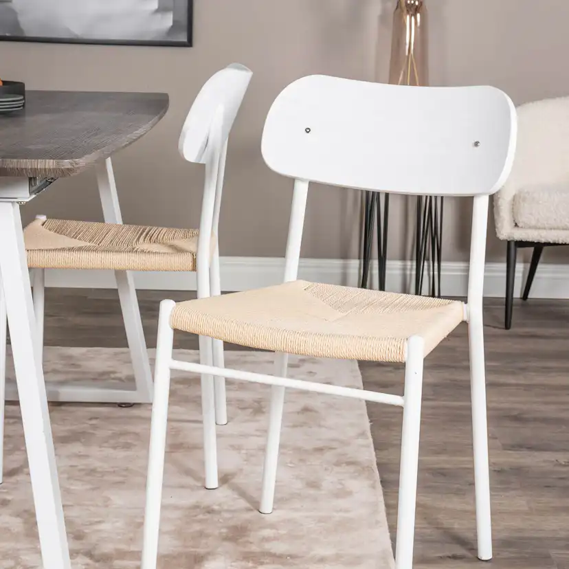 Matgrupp Venture Home Ina med 4 Peggy Stolar