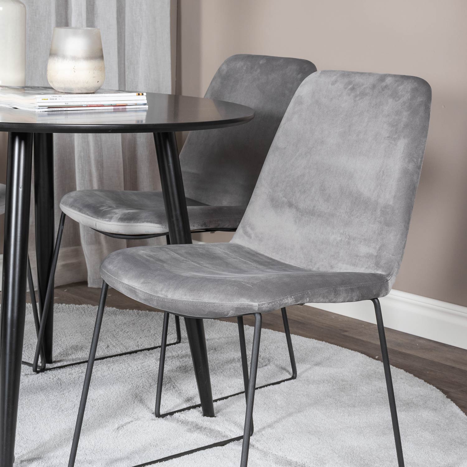 Matgrupp Venture Home Plake med 4 Muscot Stolar Sammet Runt