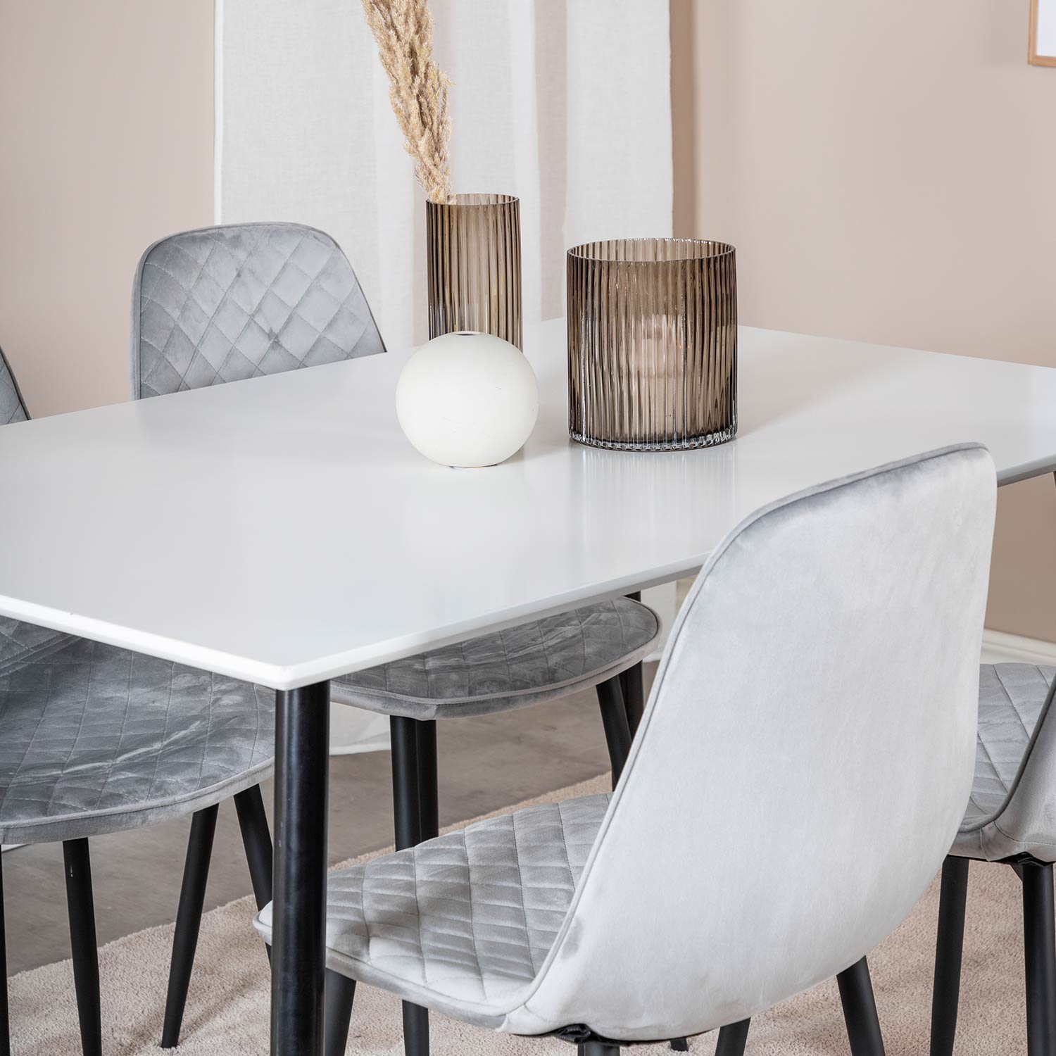 Matgrupp Venture Home Pobbie med 4 Phoi Stolar Sammet