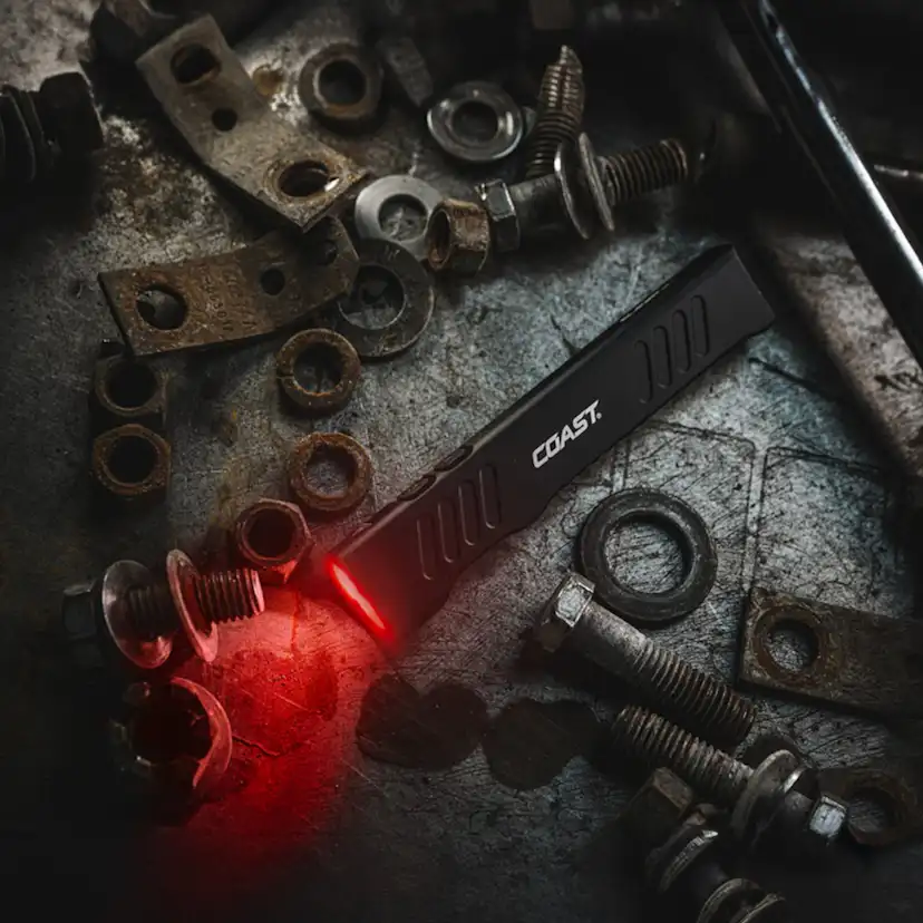 Ficklampa Coast Uppladdningsbar Slayer Red 1000 Lumen Med Rött Ljus