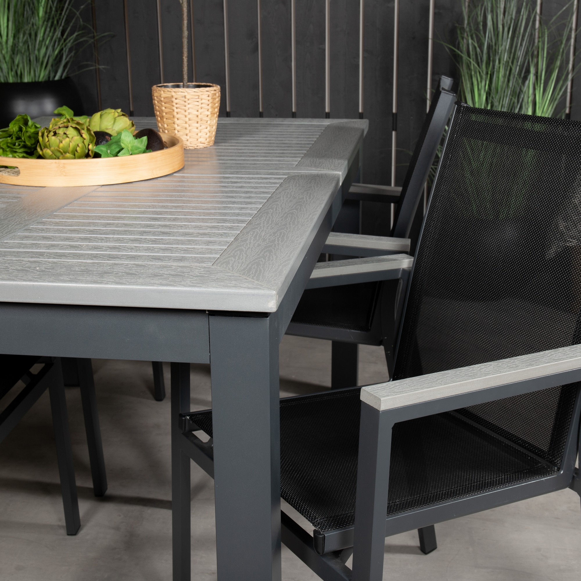 Albany Dining Table 160/240*100 - Svart Alu / Grey Aintwood+ Svart/Grå