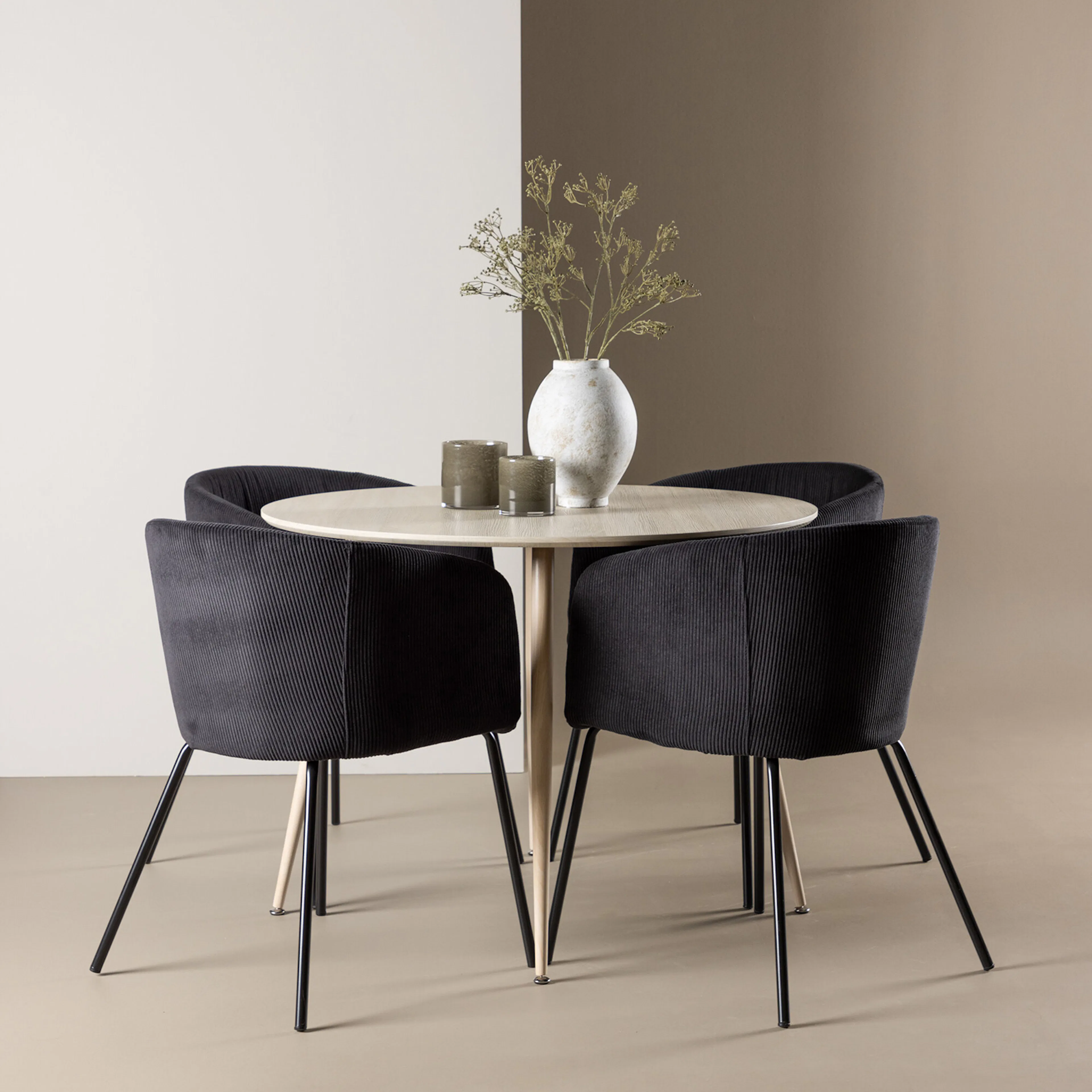 Plaza Dining Table with Berit Dining Chair Vittvätt/Svart