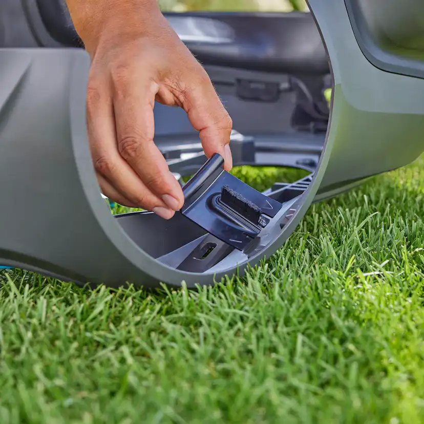 Robotgräsklippare Gardena Smart Sileno Sense 400 Utan Slinga Premiumpaket Med Robothus, Reservkniv & Borste