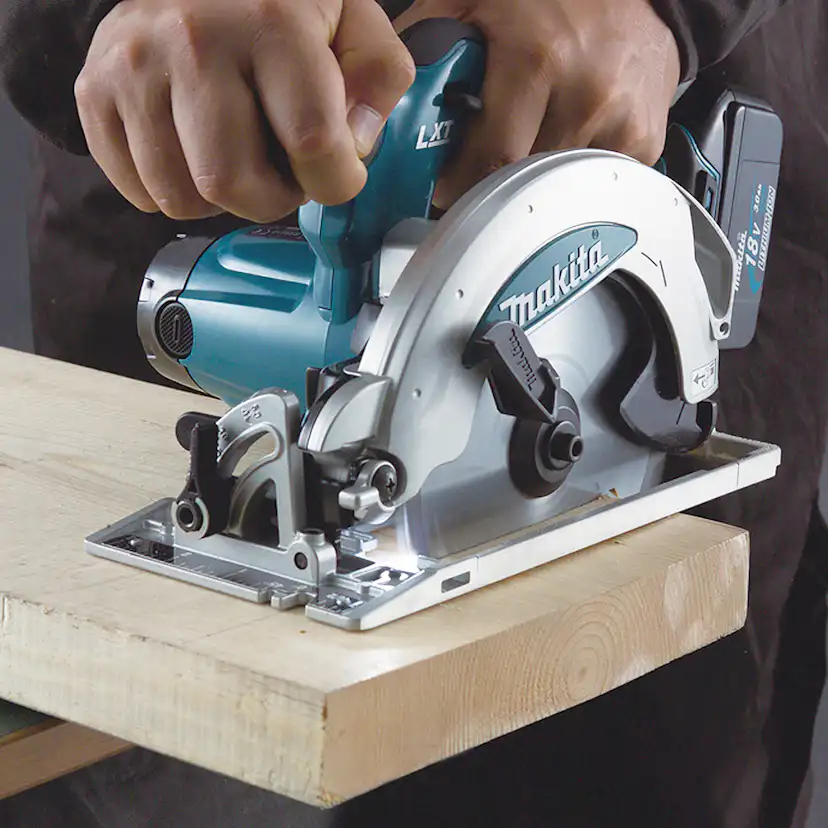 Cirkelsåg Makita LXT DSS610Z 18V utan Batteri