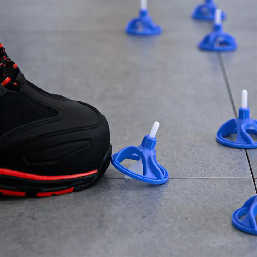 Hurricane Nivåhatt 100 st med 250 st Nivåskruvar