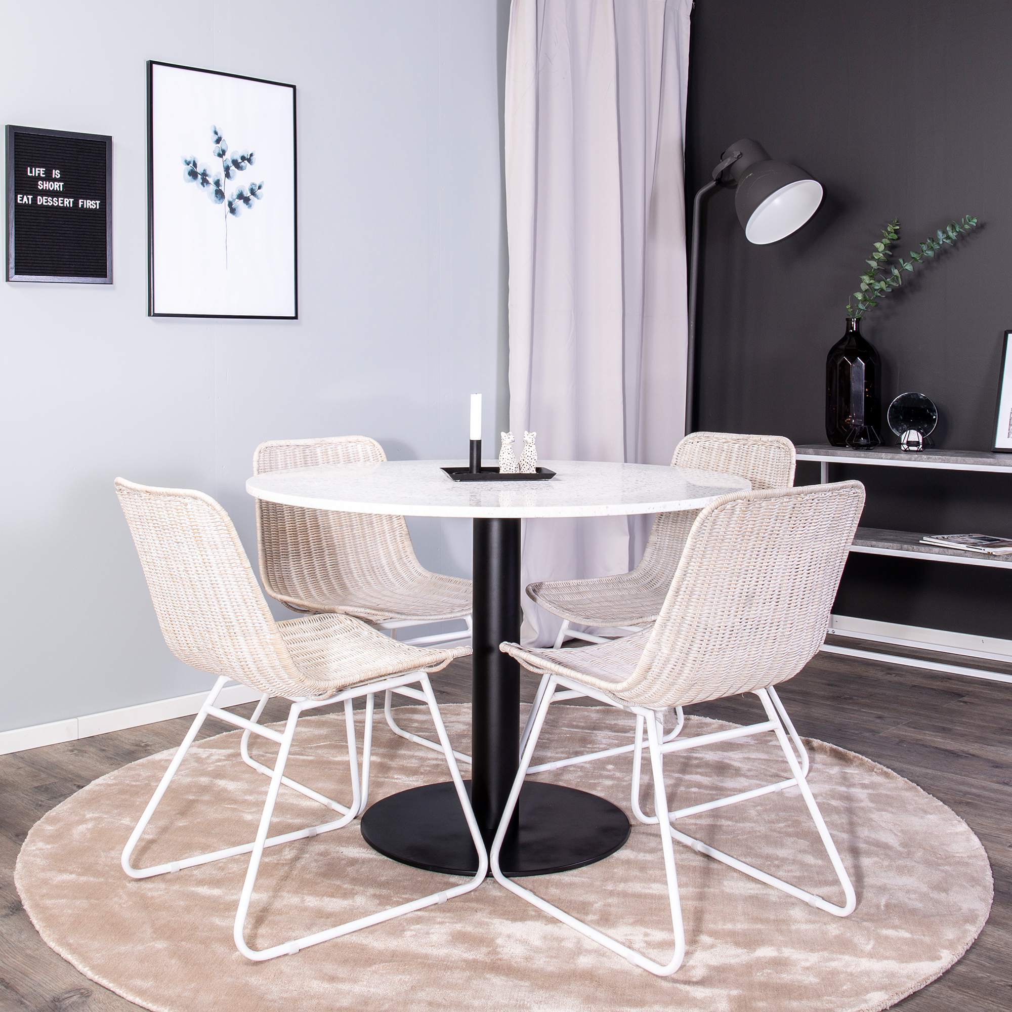 Matgrupp Venture Home Roxanna med 4 Cornelia Stolar