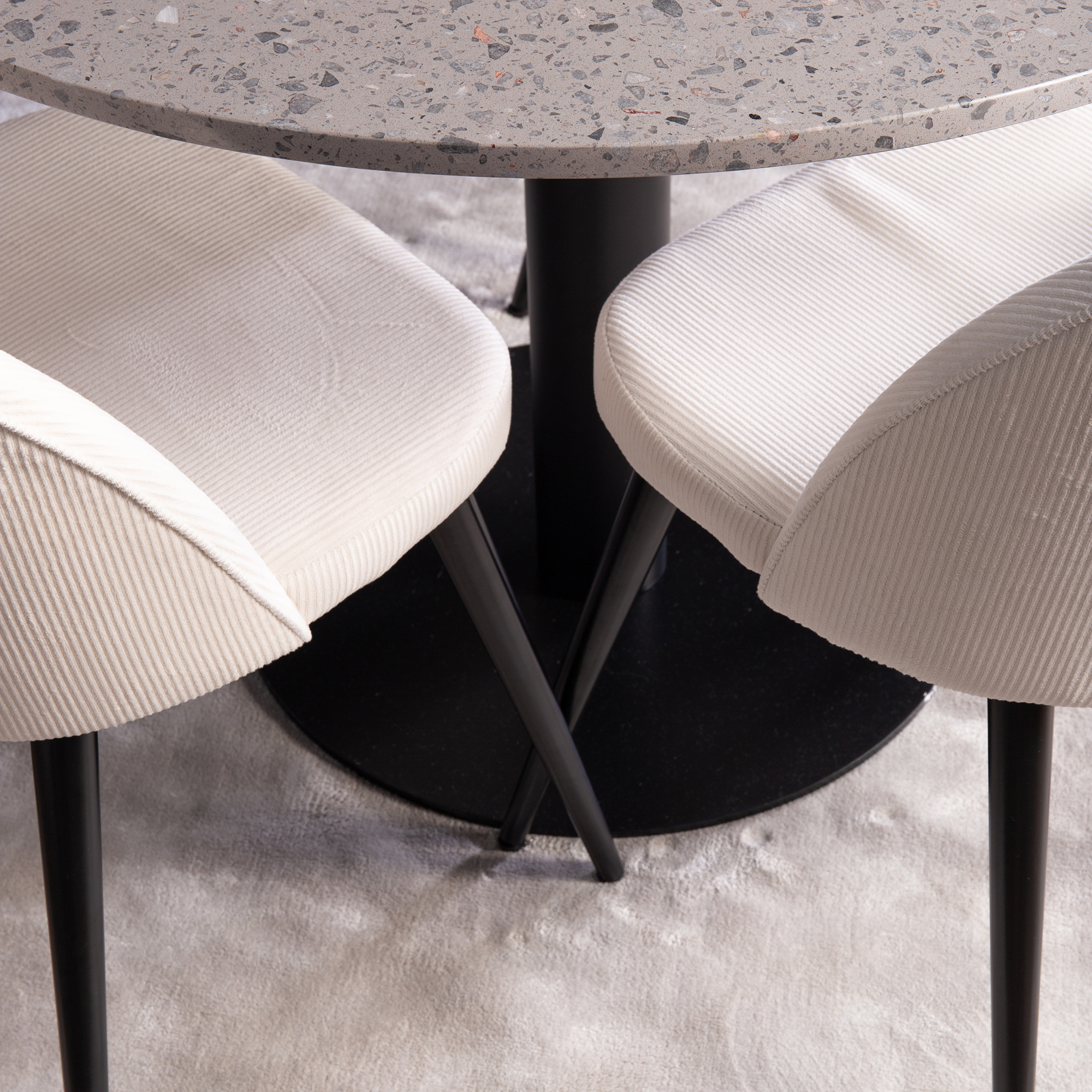 Matgrupp Venture Home Roxanna med 4 Valentina Stolar Manchester