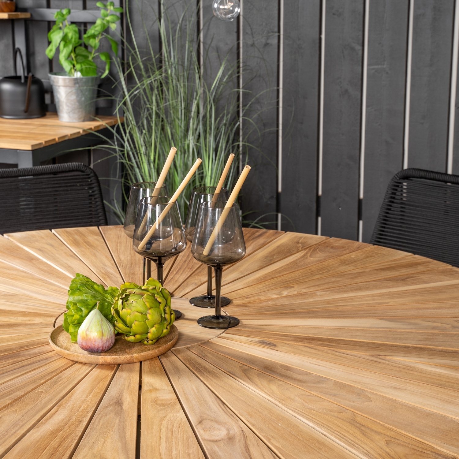Matgrupp Venture Home Meya Ø140 med 6 Leon Karmstolar