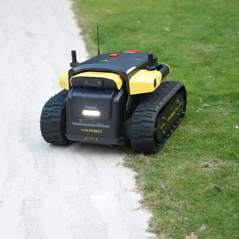 Robot Yarbo Core