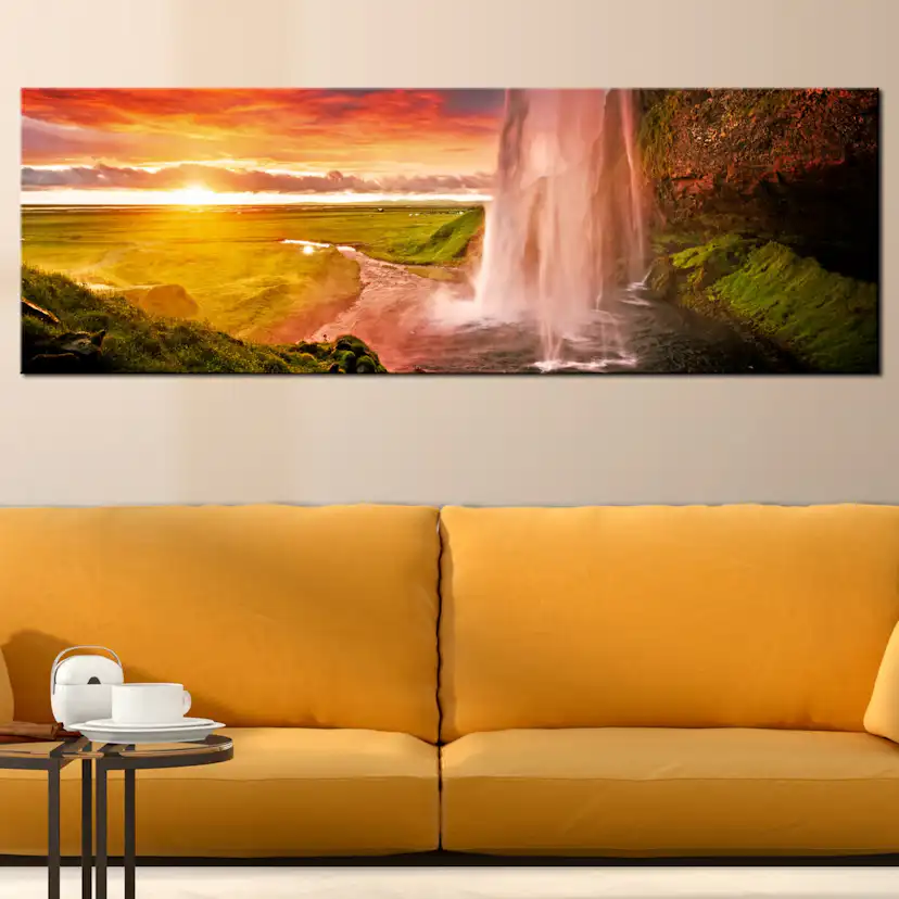 Tavla Arkiio Seljalandsfoss Waterfall