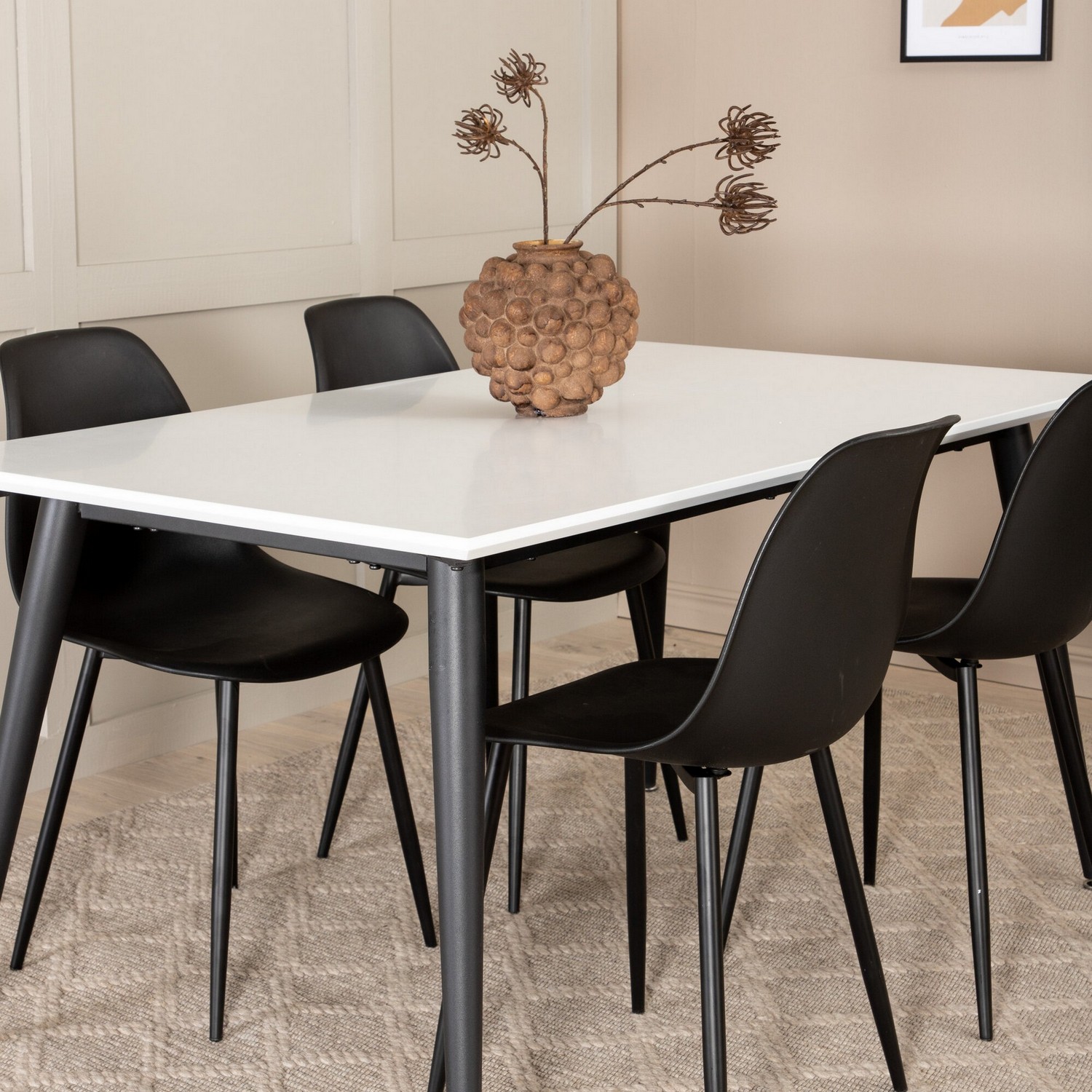 Matgrupp Venture Home Jolie med 4 Pobbie Stolar Järn