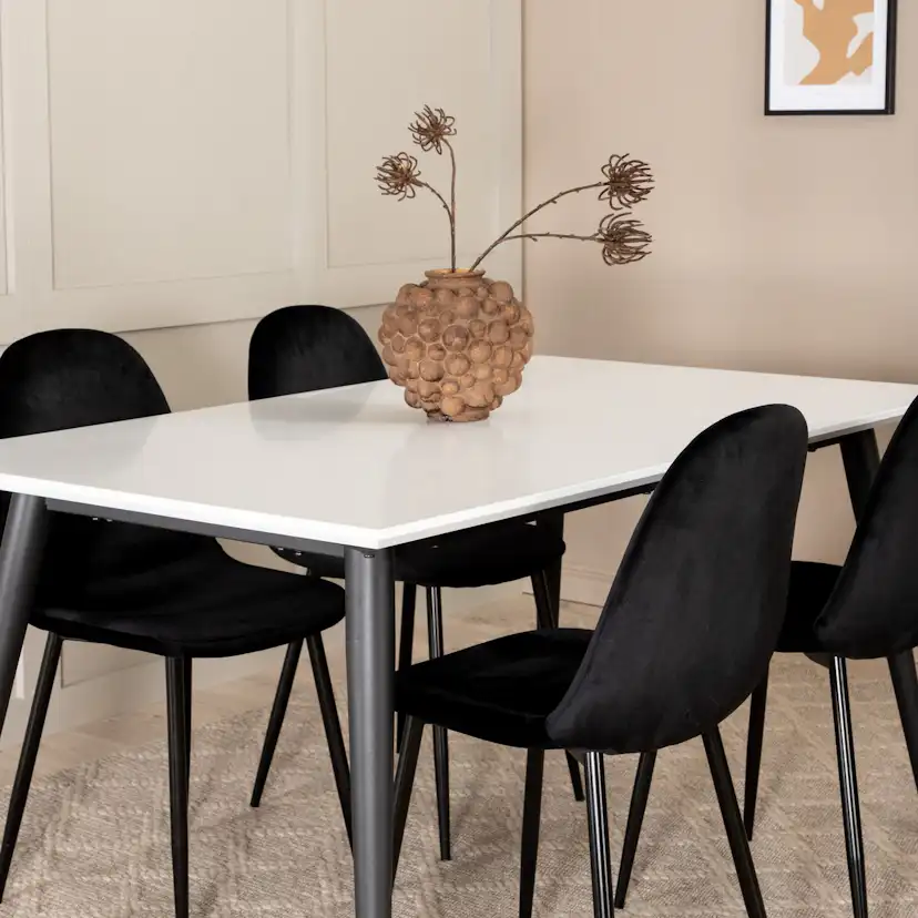 Matgrupp Venture Home Jolie med 4 Pobbie Stolar Metall