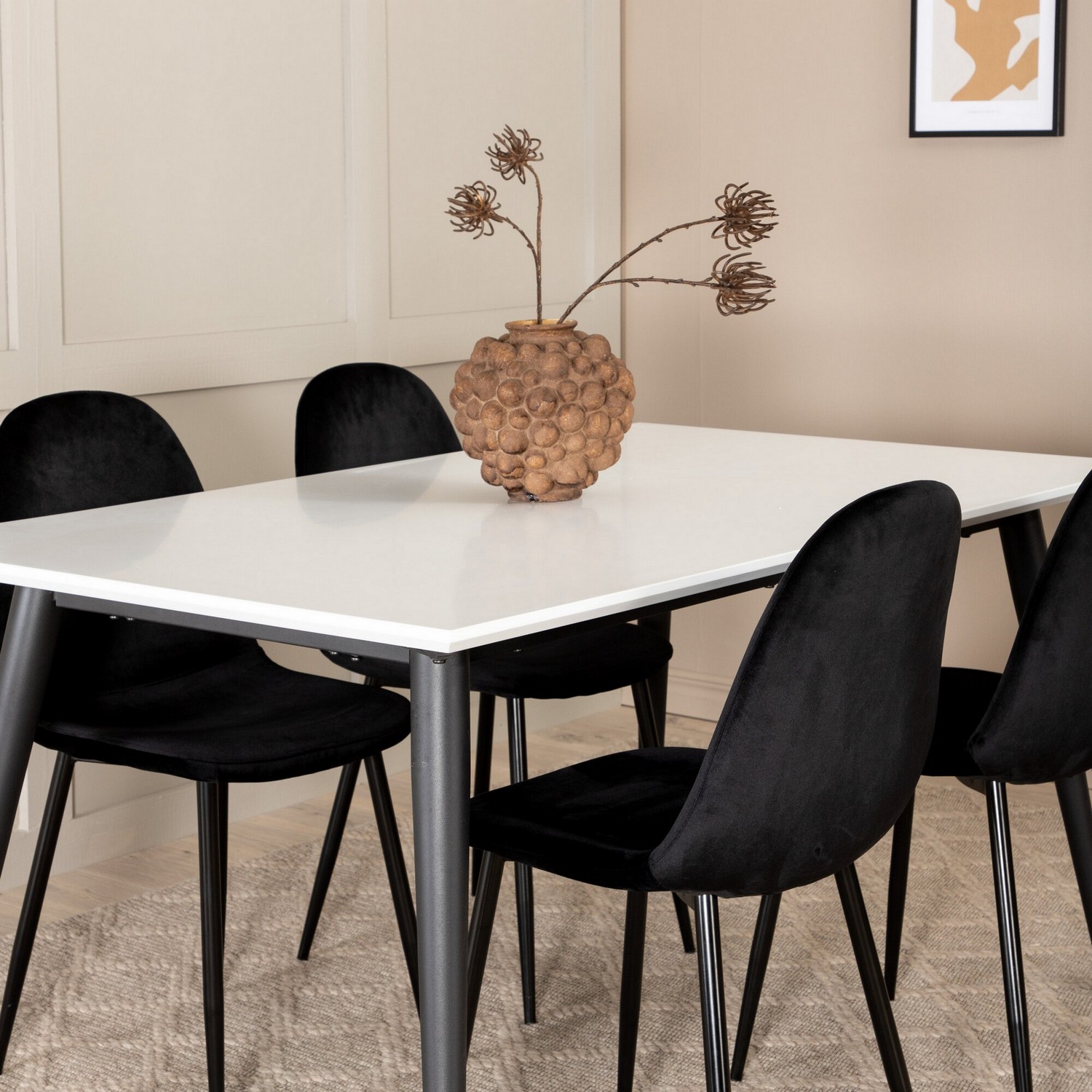 Matgrupp Venture Home Jolie med 4 Pobbie Stolar Metall
