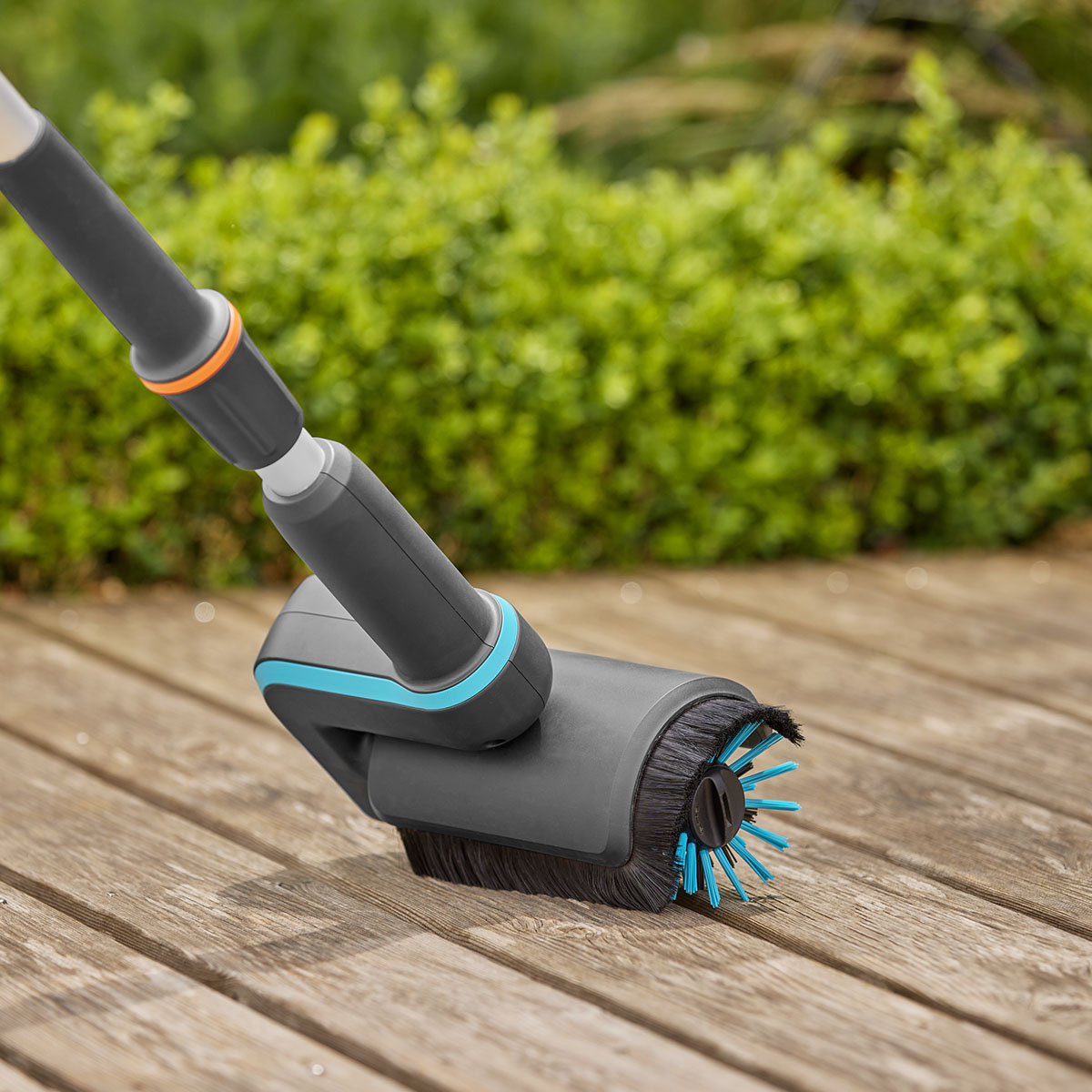 Altantvätt Gardena Batteridriven AquaBrush inkl. Batteri & Laddare