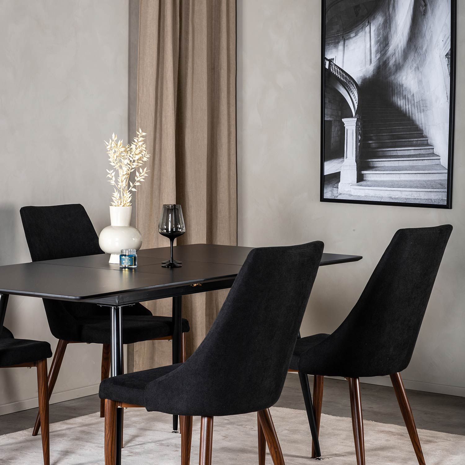 Matgrupp Venture Home Silvia med Iläggsskiva och 4 Laura Stolar