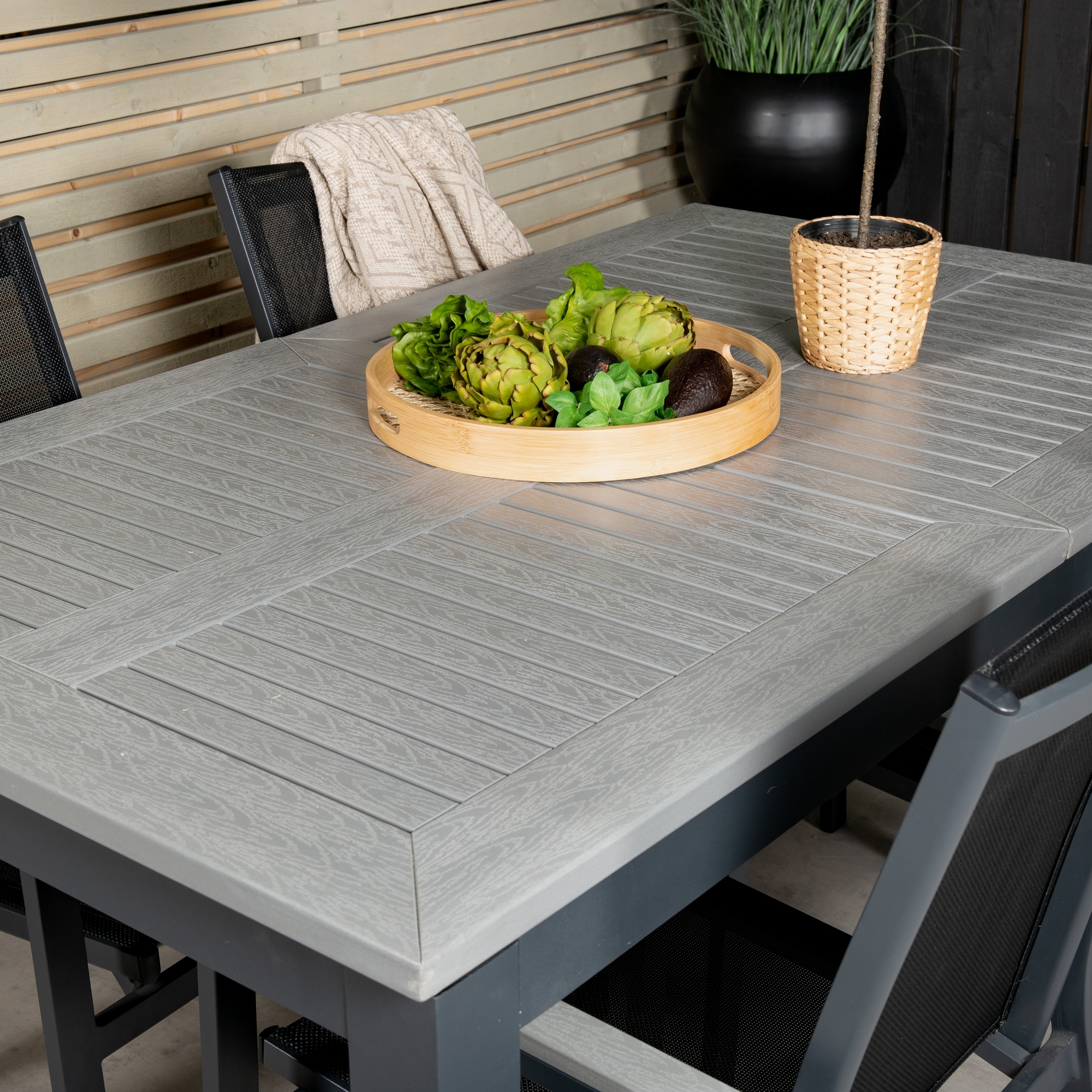 Albany Dining Table 160/240*100 - Svart Alu / Grey Aintwood+ Svart/Grå