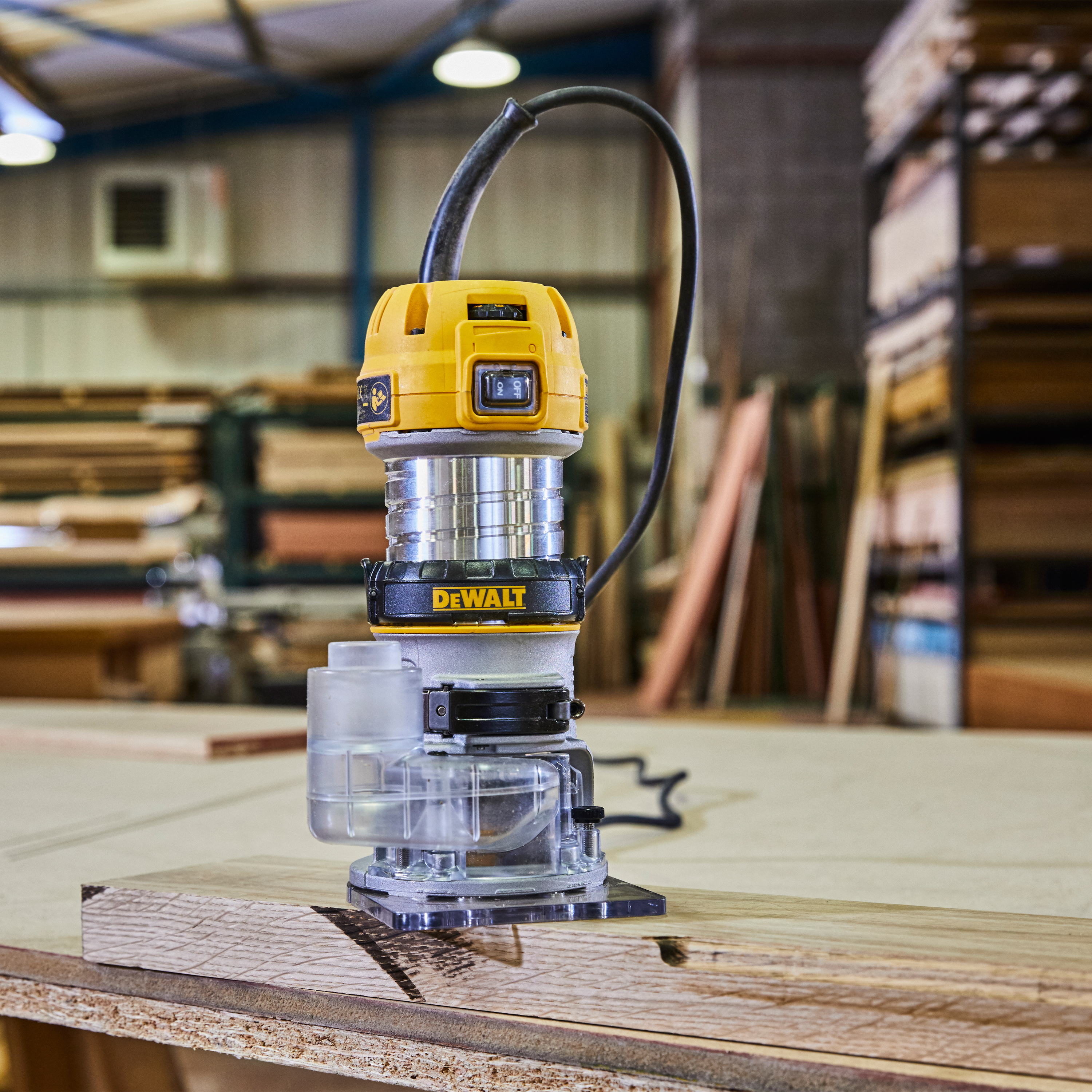 Enhandsfräs Dewalt D26200-QS 230 V