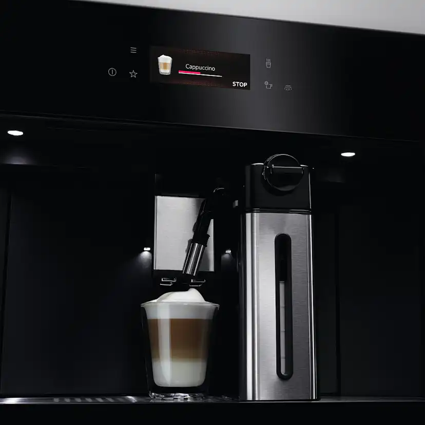 Inbyggnadsbar Kaffebryggare AEG KKB894500B med Mjölkkanna för Skum