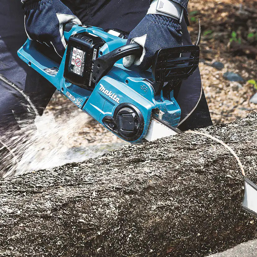 Motorsåg Makita 2X18V DUC303Z 300 mm utan Batteri och Laddare