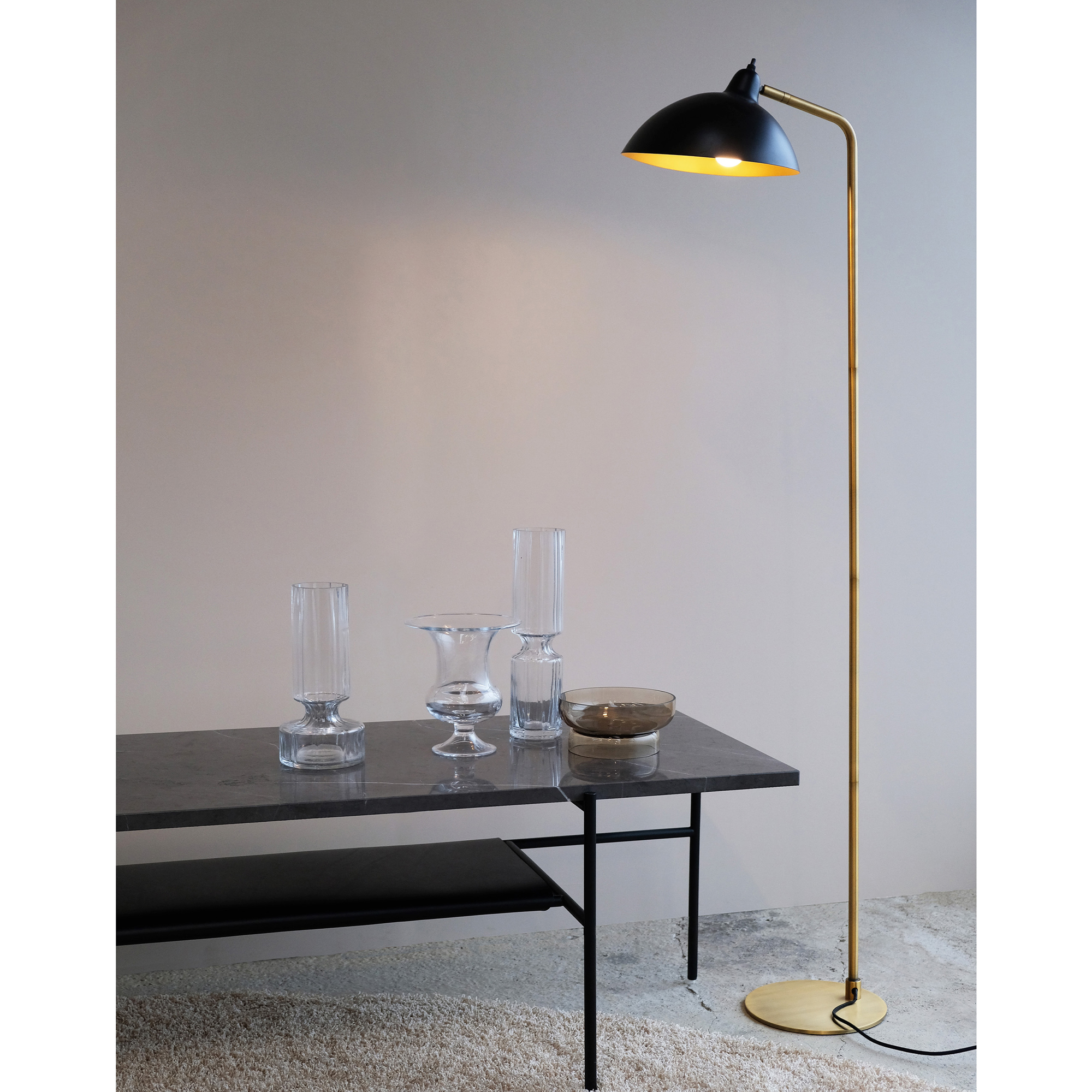 Golvlampa Dyberg Larsen Futura