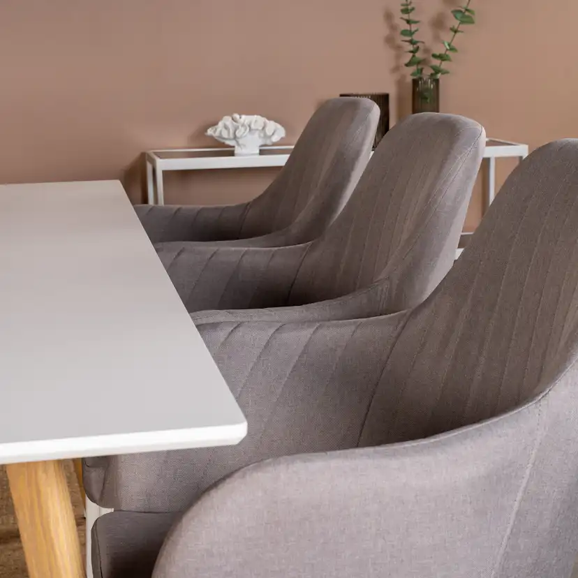 Matgrupp Venture Home Pobbie med 6 Corina Stolar