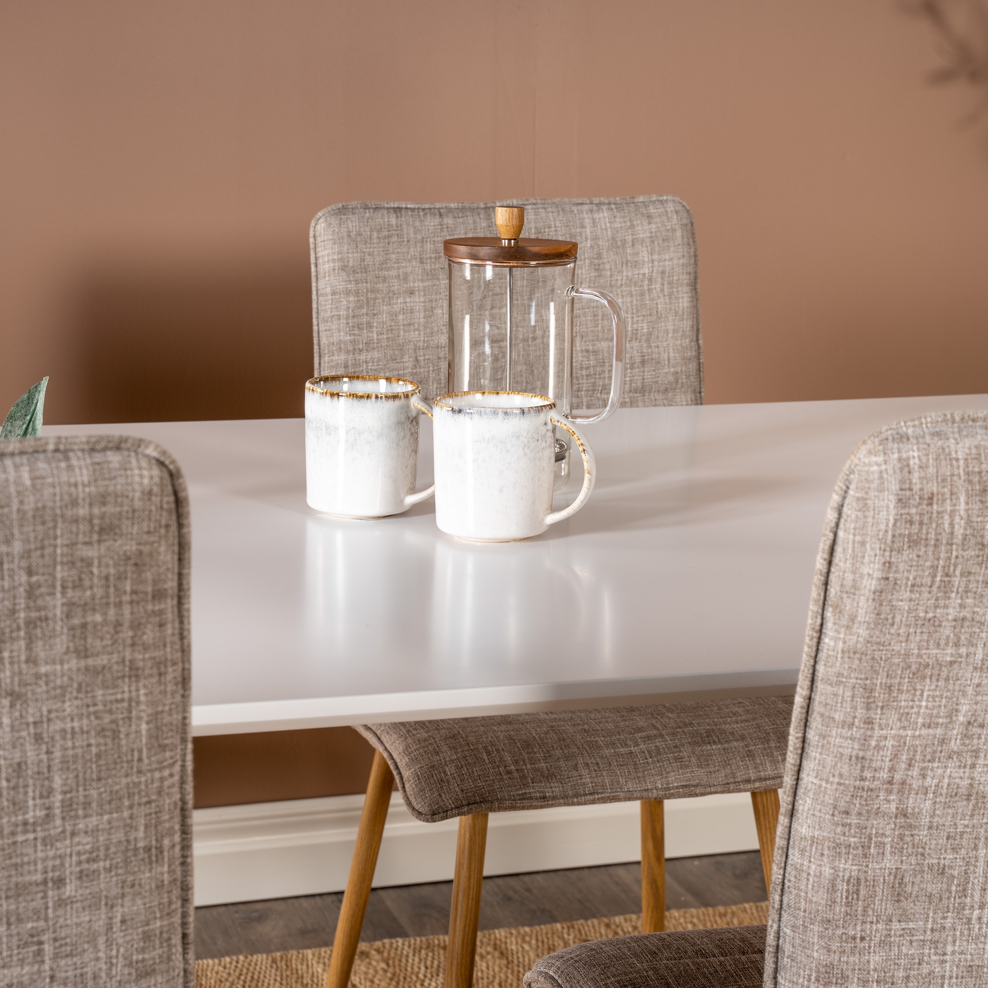 Matgrupp Venture Home Pobbie med 4 Walerina Stolar