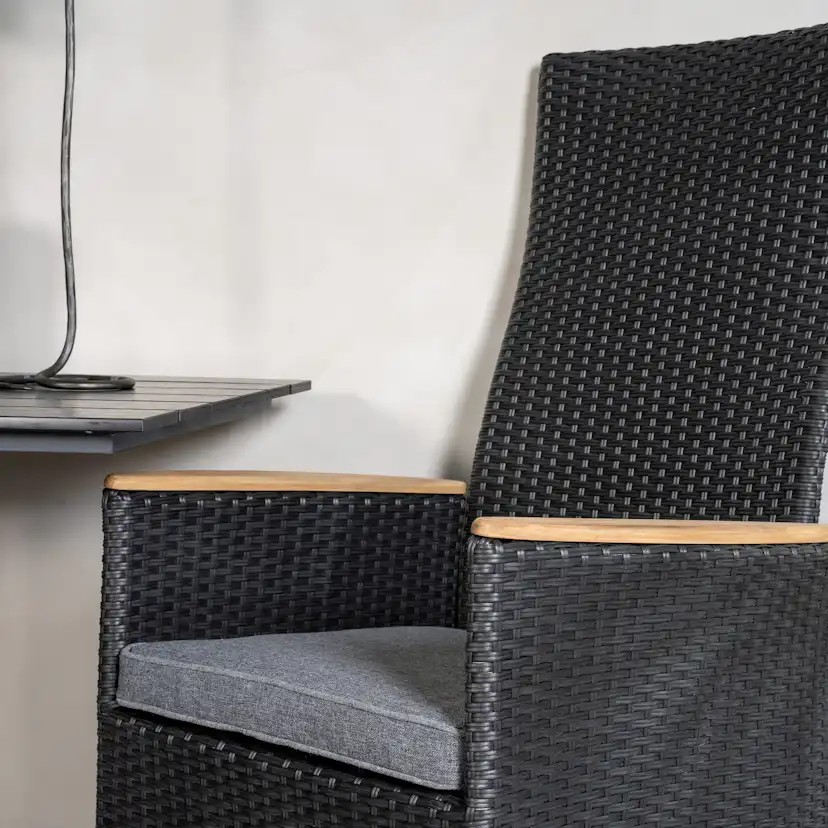 Cafégrupp Venture Home Canucks med 2 Pishi Matstolar