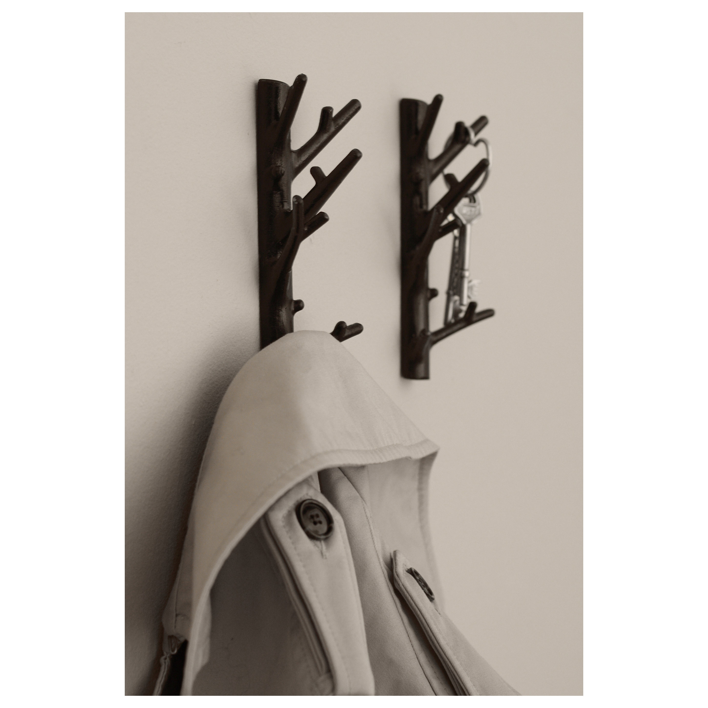 Hängare Branch Hanger Medium - Svartbrun. 8,5x17x6 cm. Stål Färg: Brun