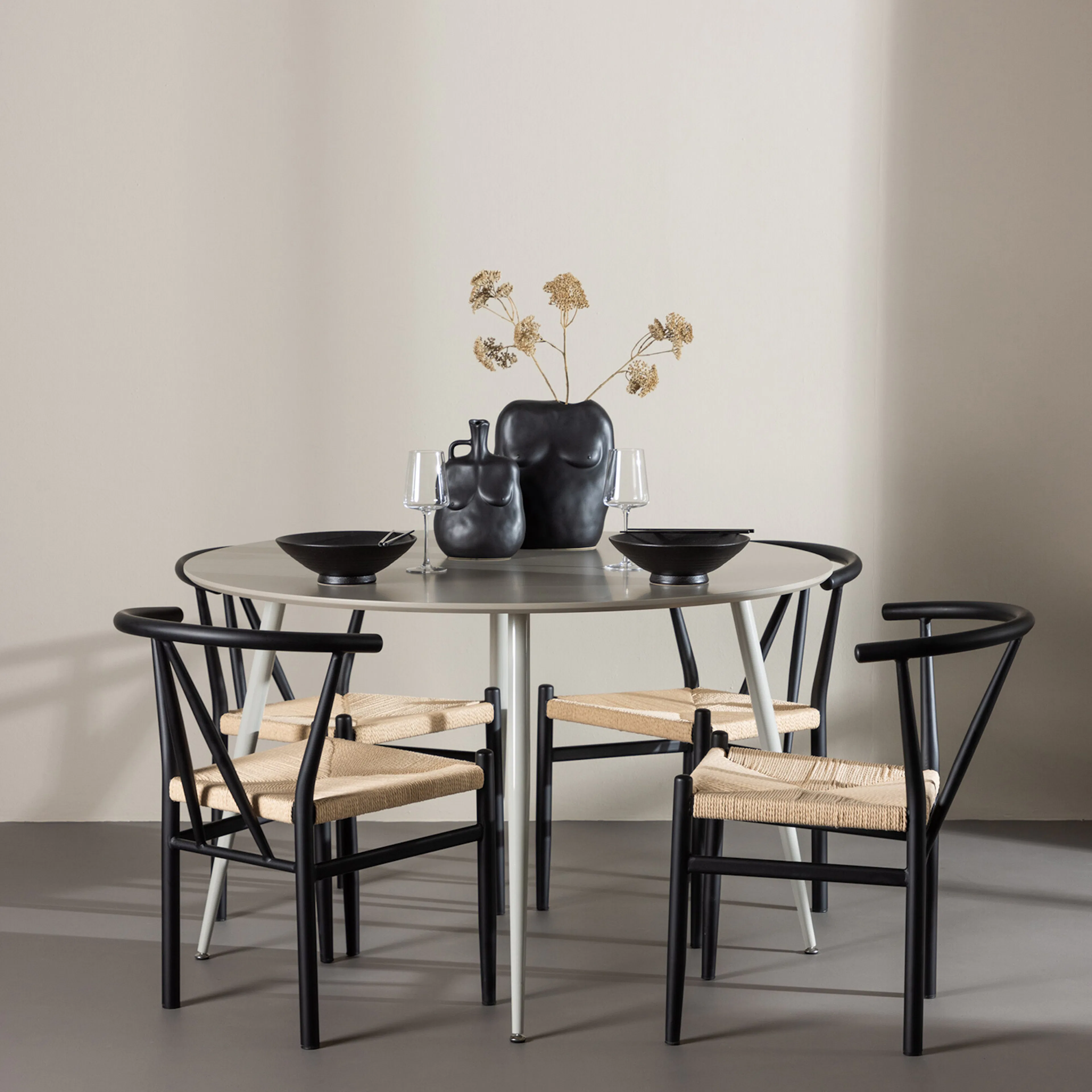 Plaza Dining Table with Alfons Dining Chair Beige/Svart