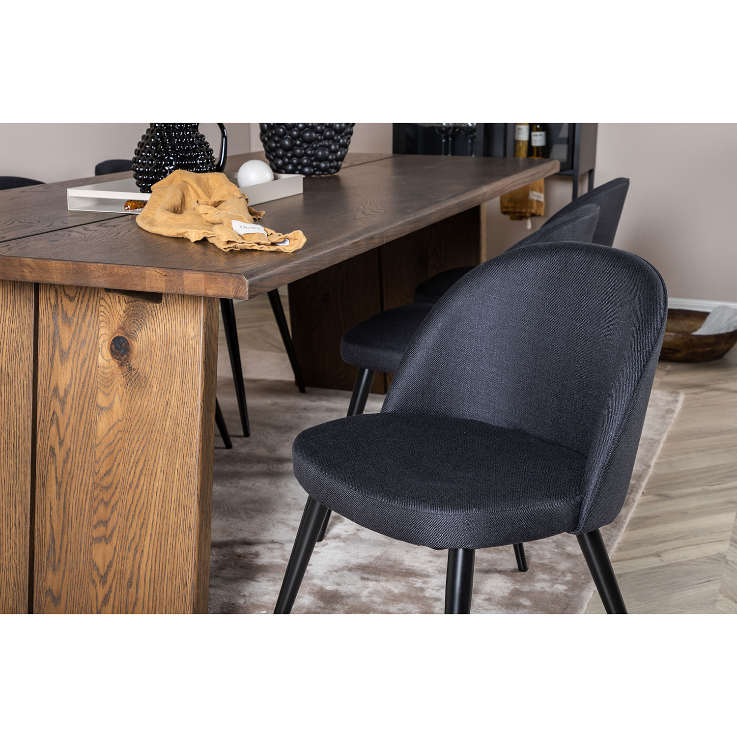 Matgrupp Venture Home Logger med 6 Velvet stolar