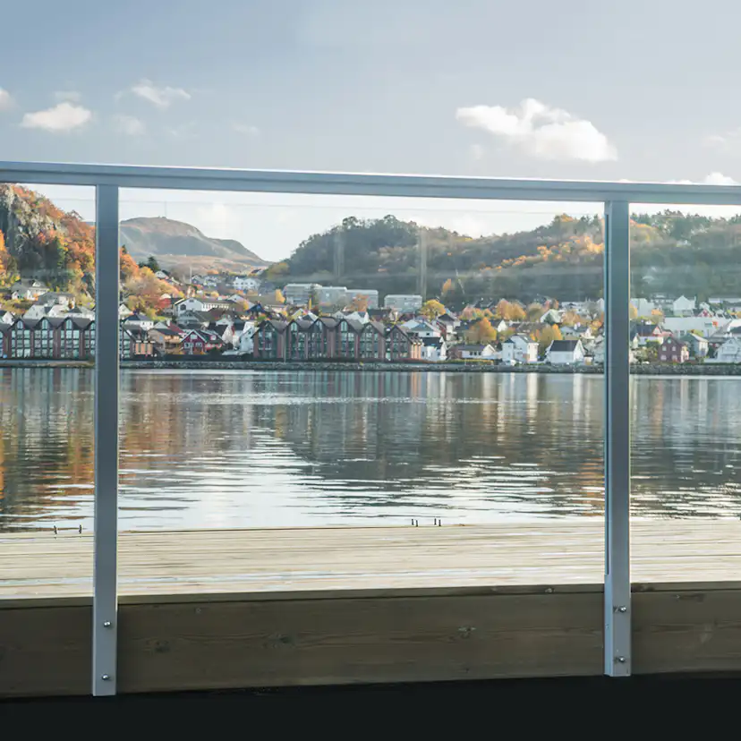 Glas Novoroom Laminerat till Rostfritt Räcke