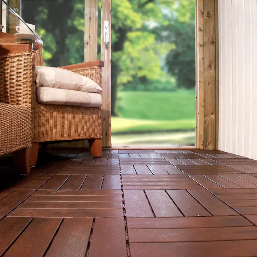 Golvplatta Hestraplattan Woodlook Mahogany Golvtrall för Balkong & Terrass