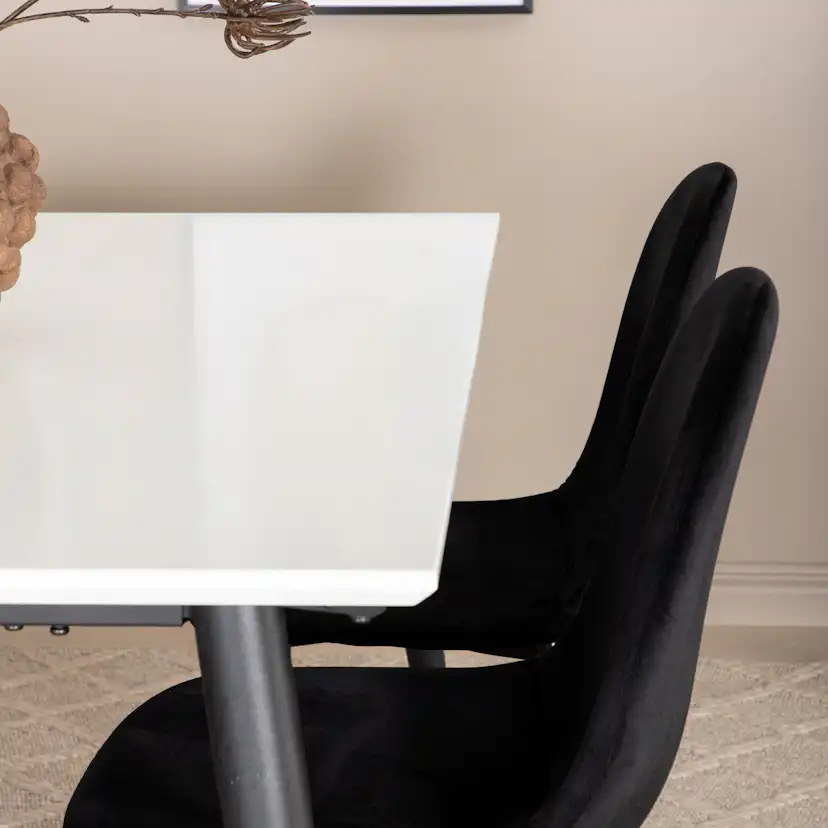 Matgrupp Venture Home Jolie med 4 Pobbie Stolar Metall