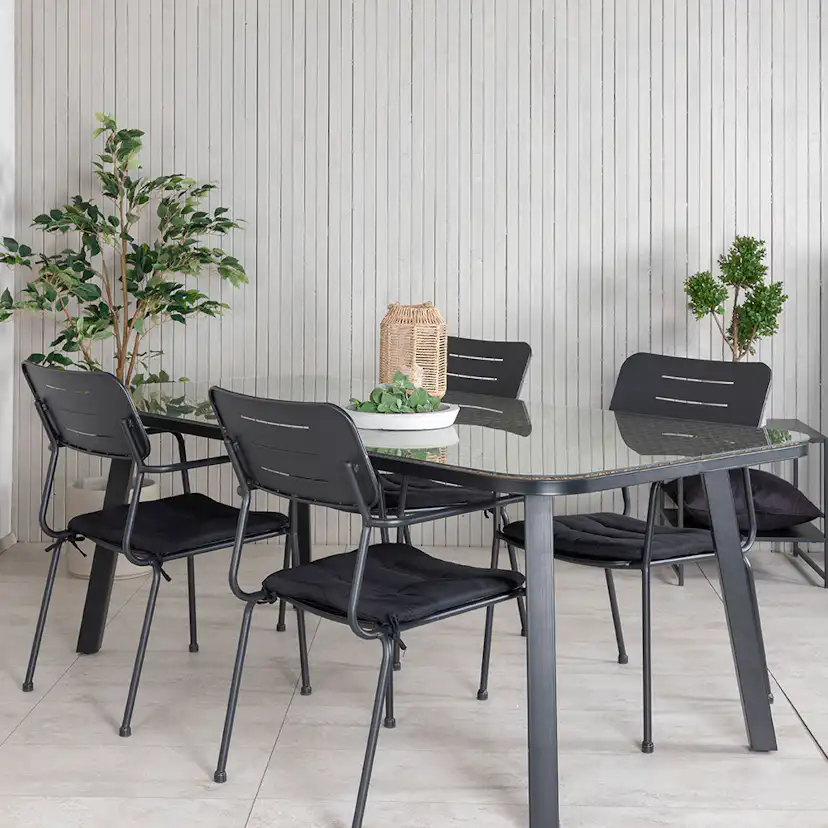 Matgrupp Venture Home Olle med 4 Nime Matstolar