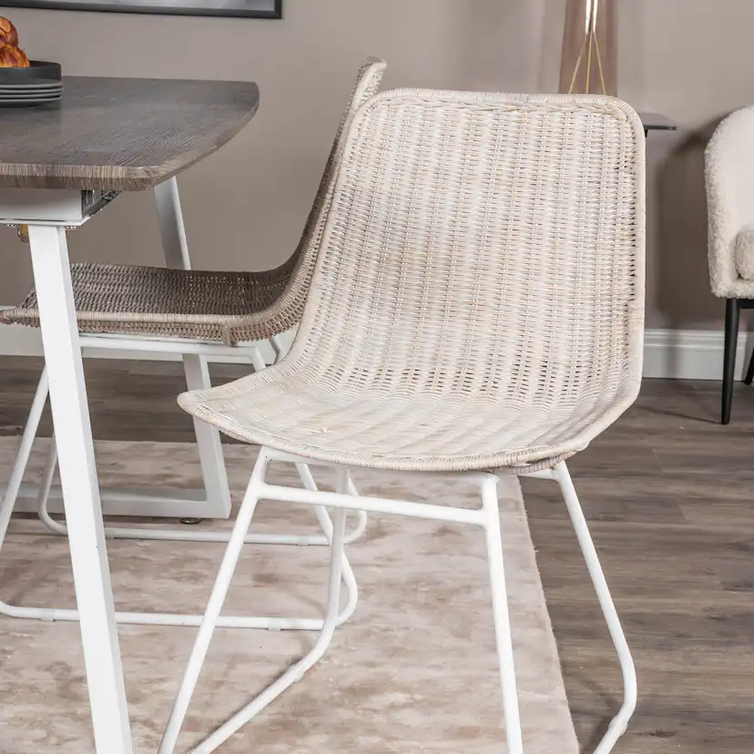 Matgrupp Venture Home Ina med 4 Cornelia Stolar