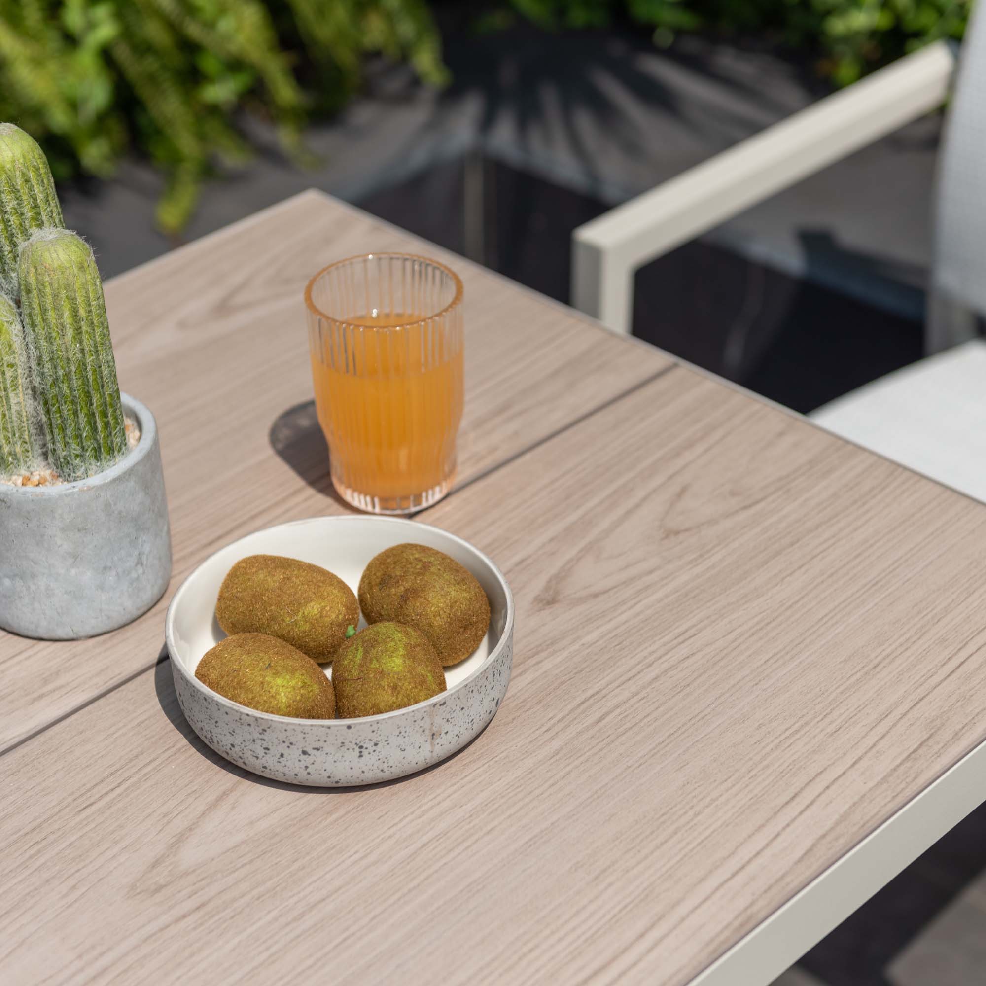 Caféset LifestyleGarden Urbanite bistrobord + 2 carverstolar
