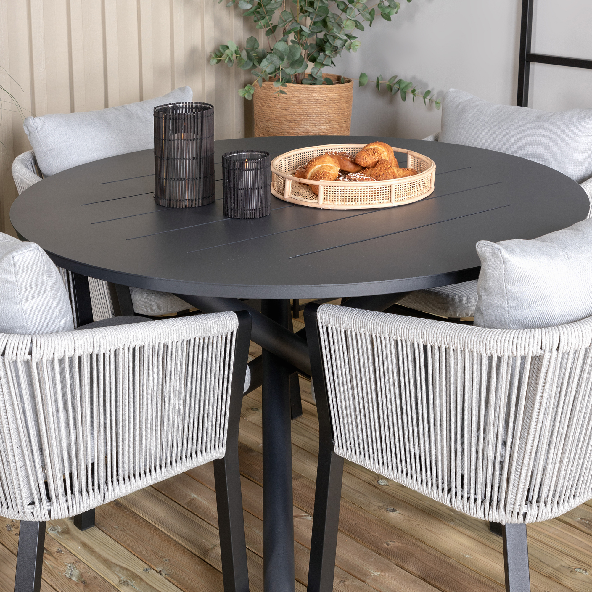 Alma Dining Table - Black Alu - ø120cm+Virya Dining Chair - Svart