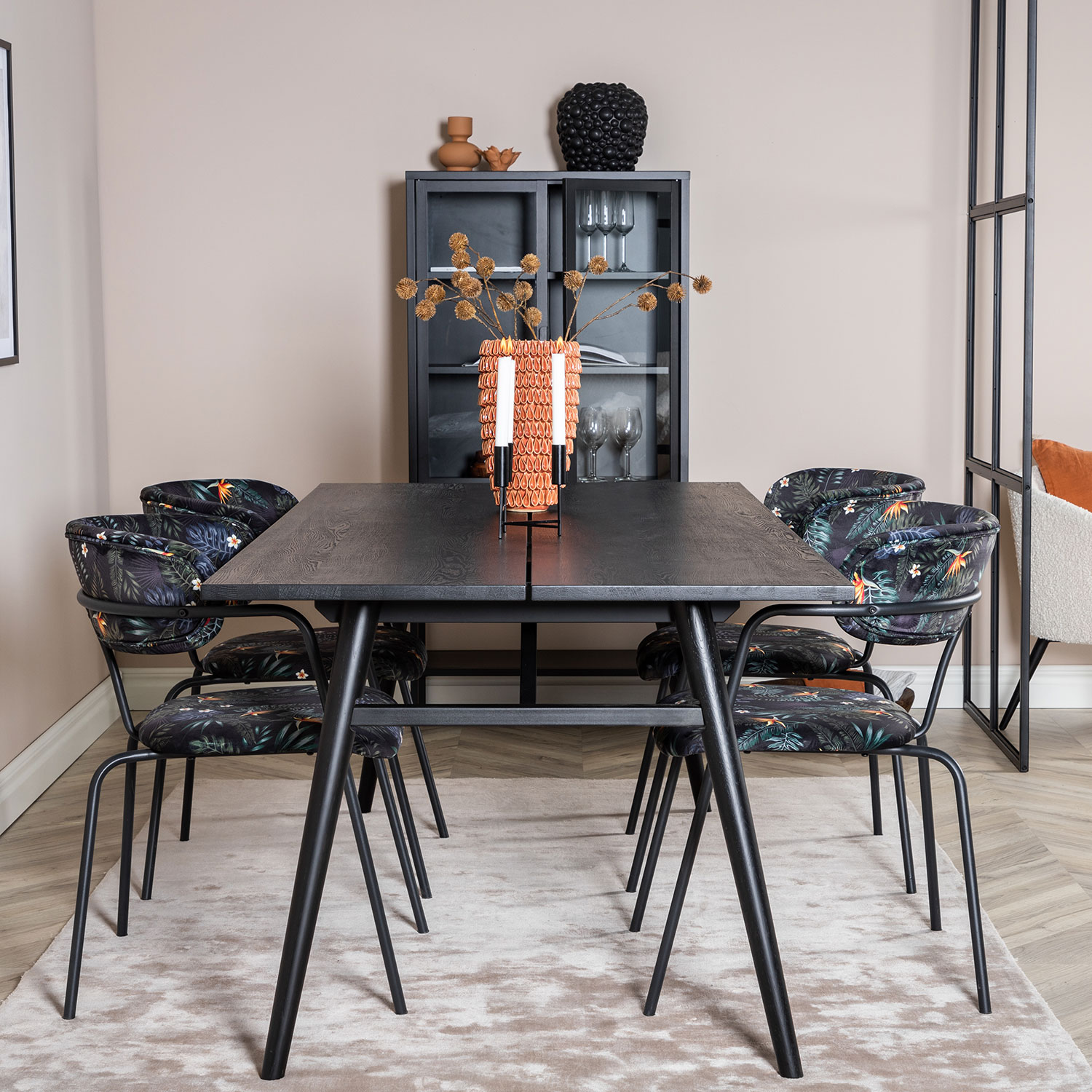 Matgrupp Venture Home Sleek med 4 Arrow stolar