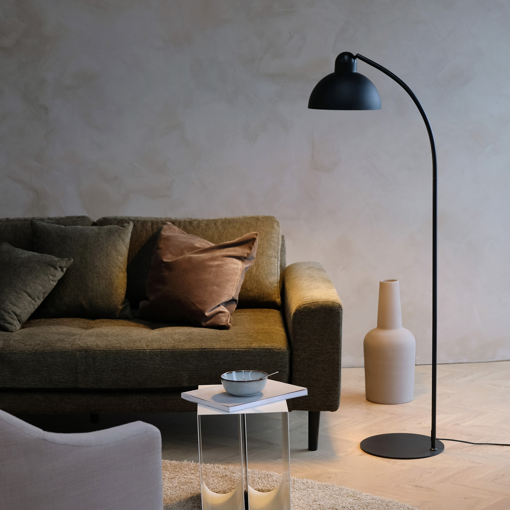 Golvlampa Dyberg Larsen Eric Svart