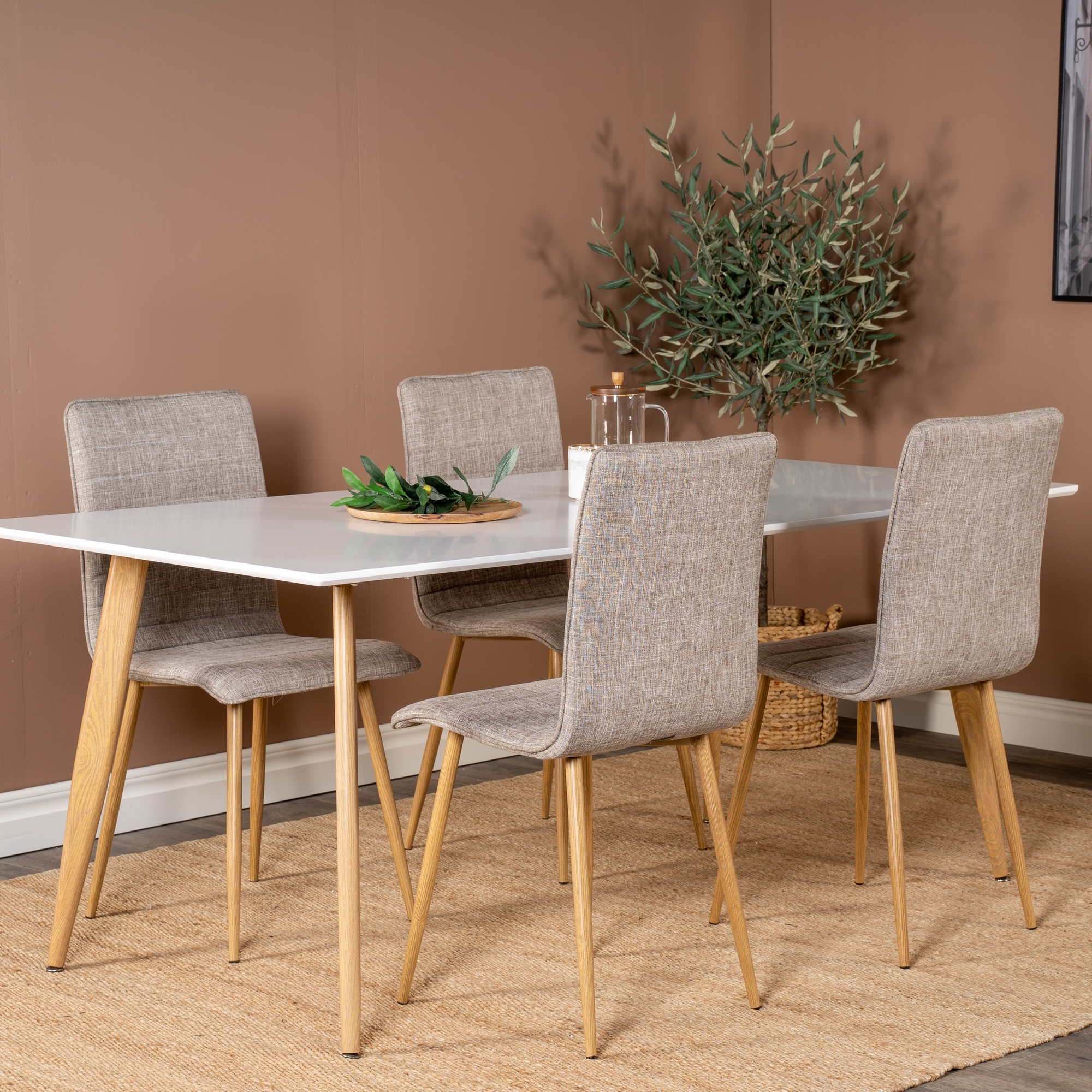 Matgrupp Venture Home Pobbie med 4 Walerina Stolar